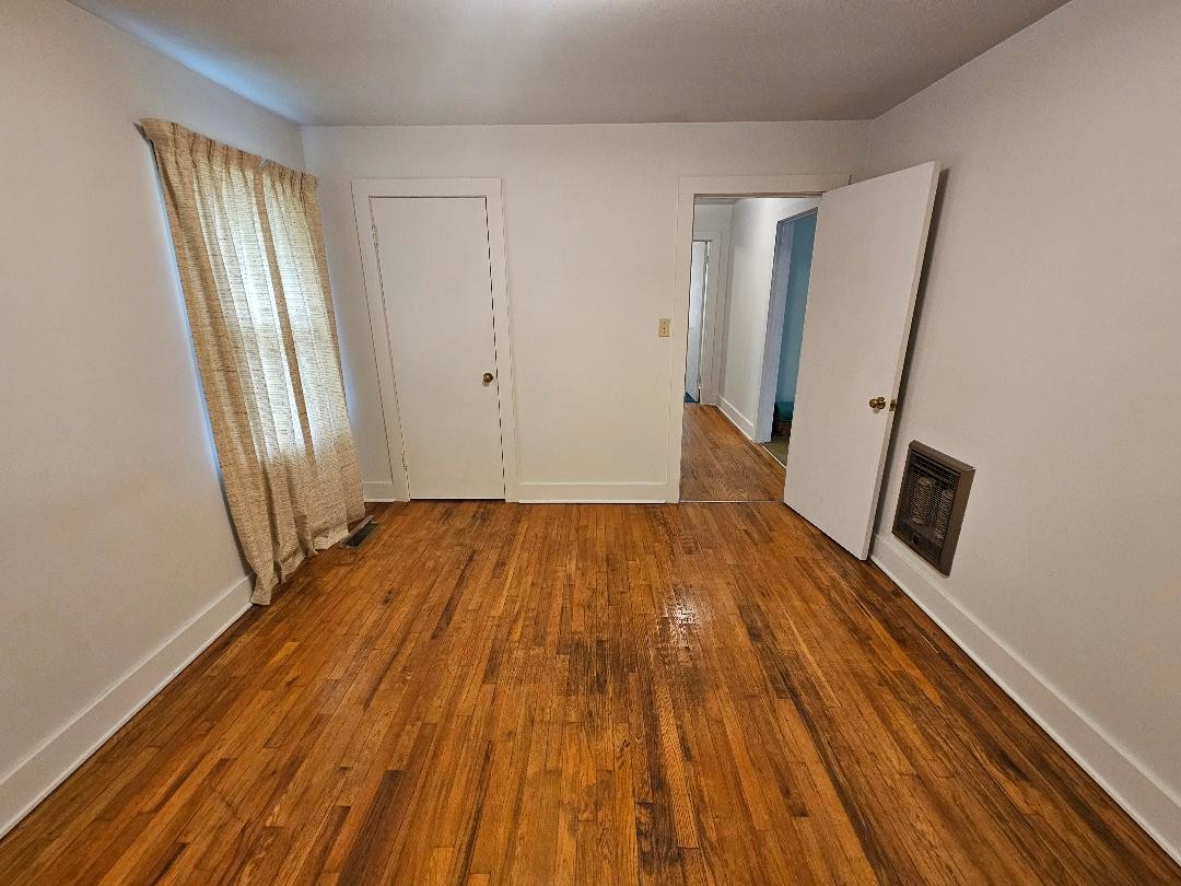 407 College Ave, E Property Photo 9