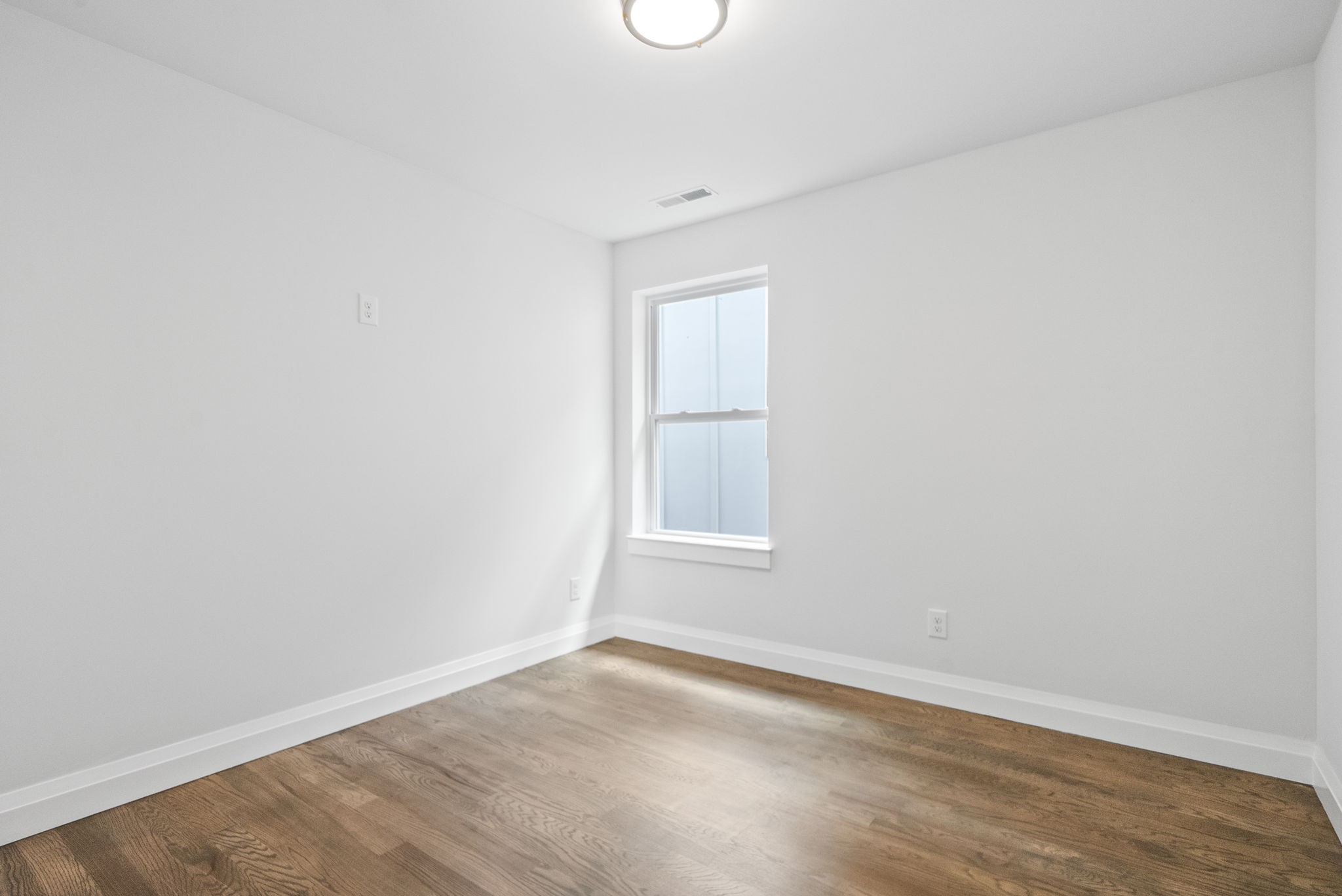 2307b Burns St Property Photo 55