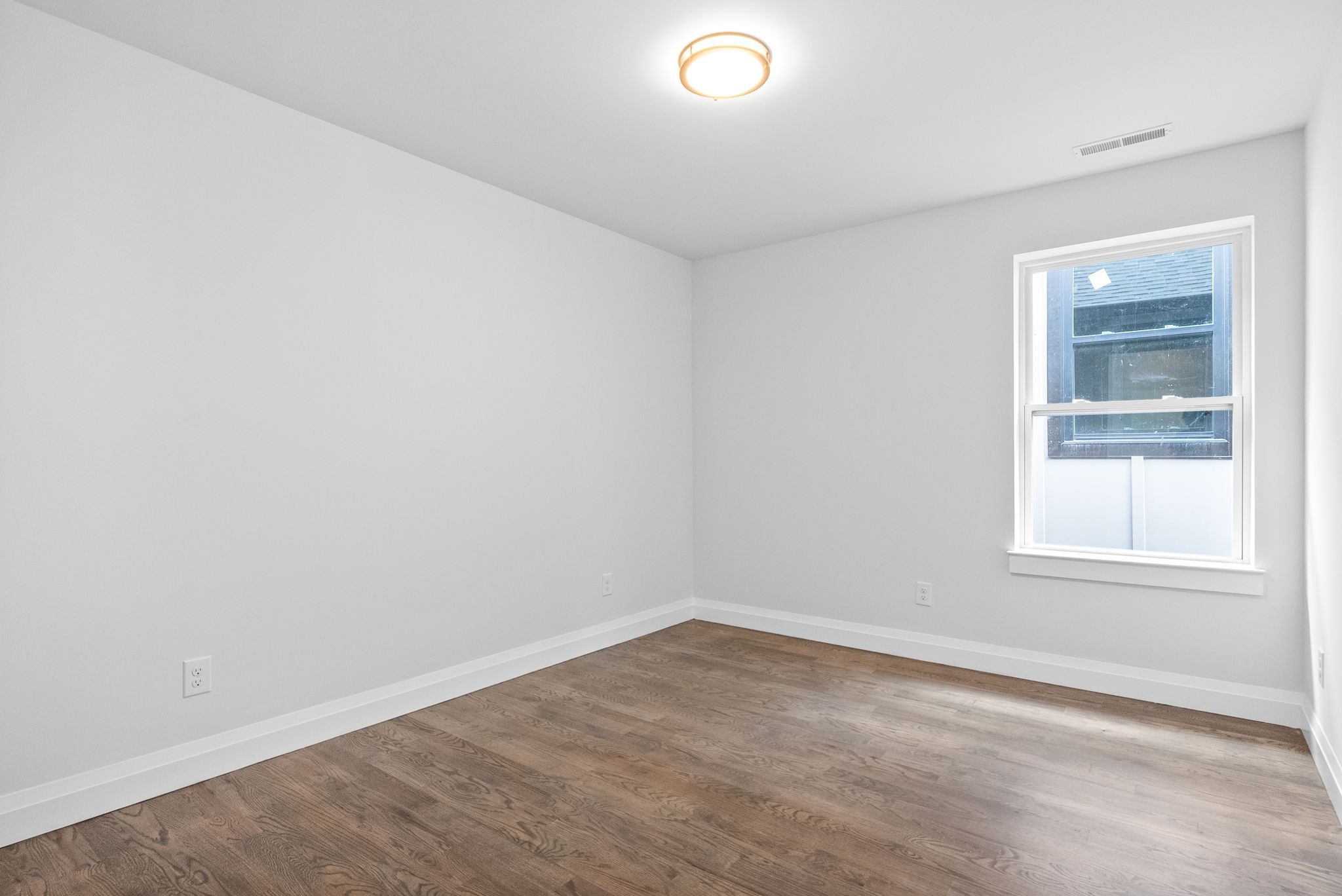 2307b Burns St Property Photo 57