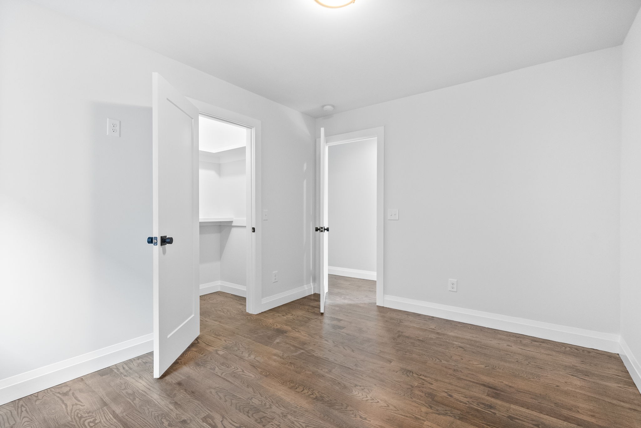 2307b Burns St Property Photo 58