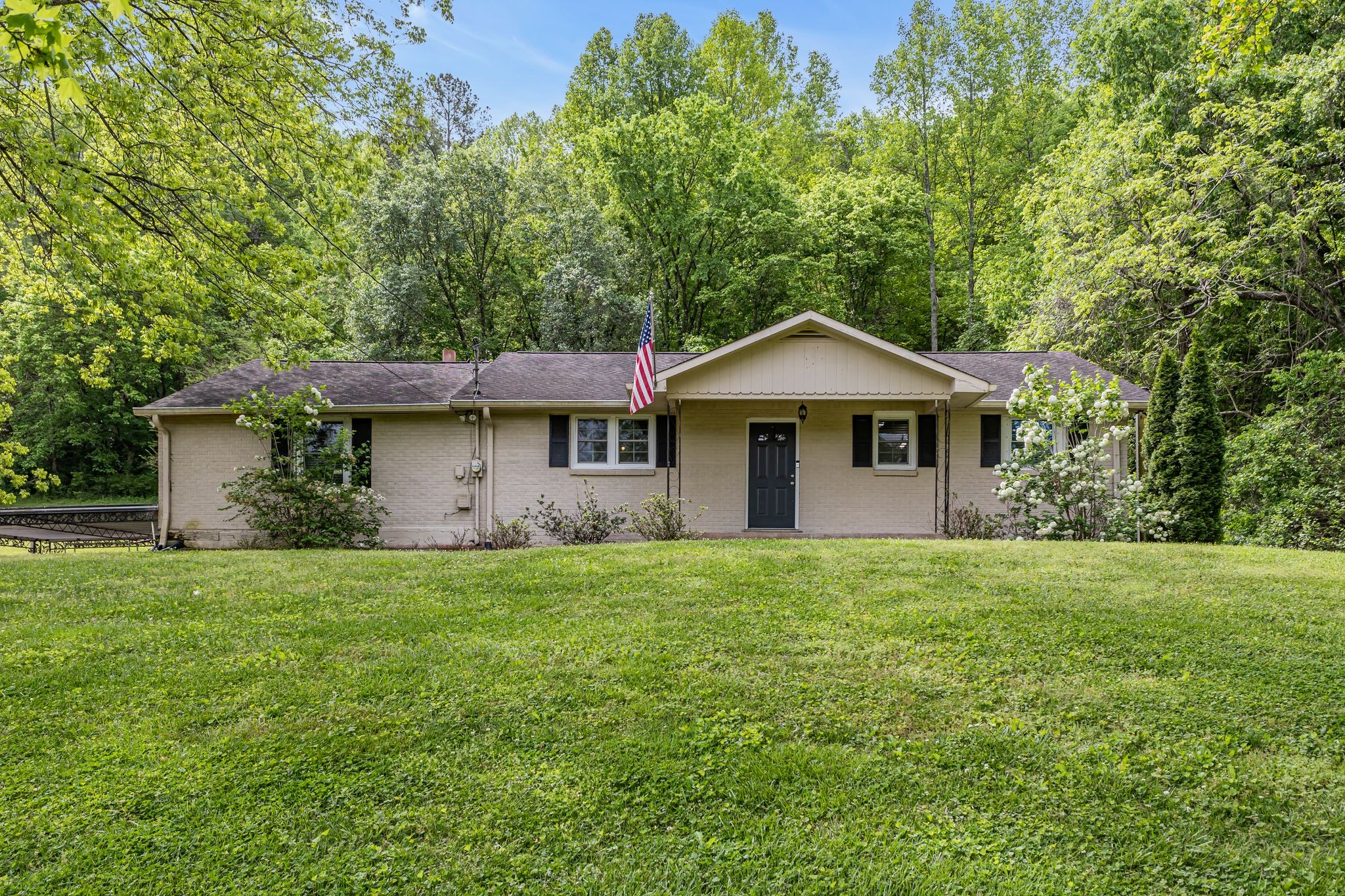 9005 Highway 100 Property Photo 3
