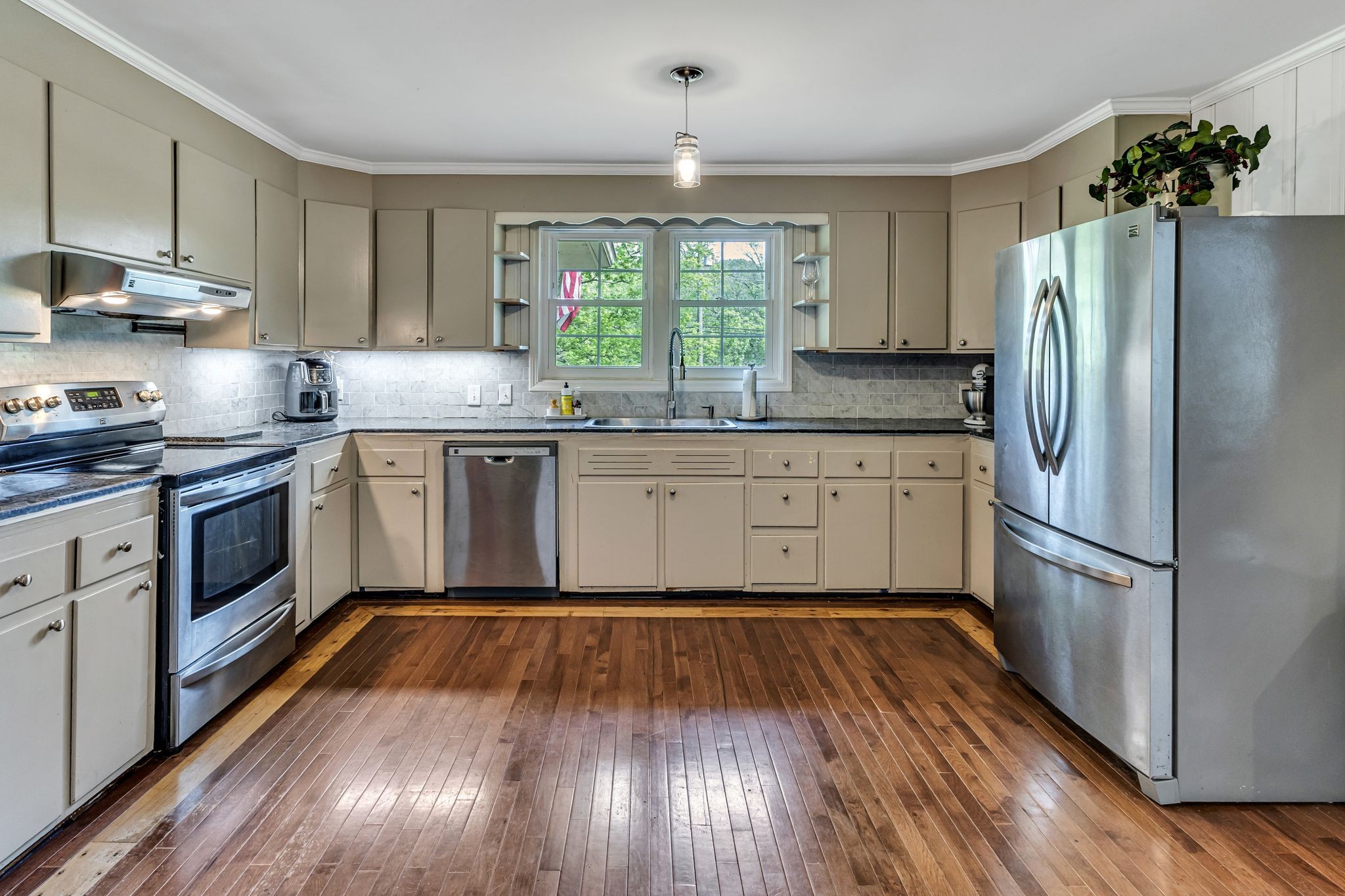 9005 Highway 100 Property Photo 5