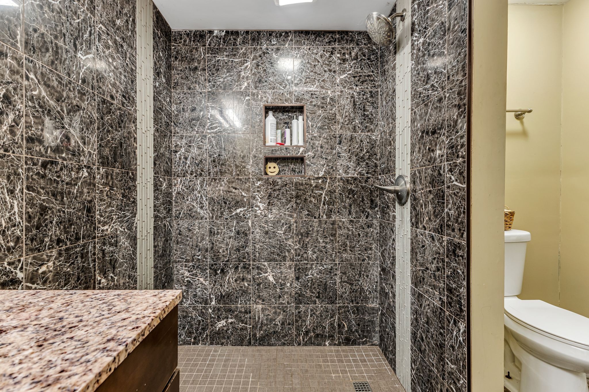 9005 Highway 100 Property Photo 9