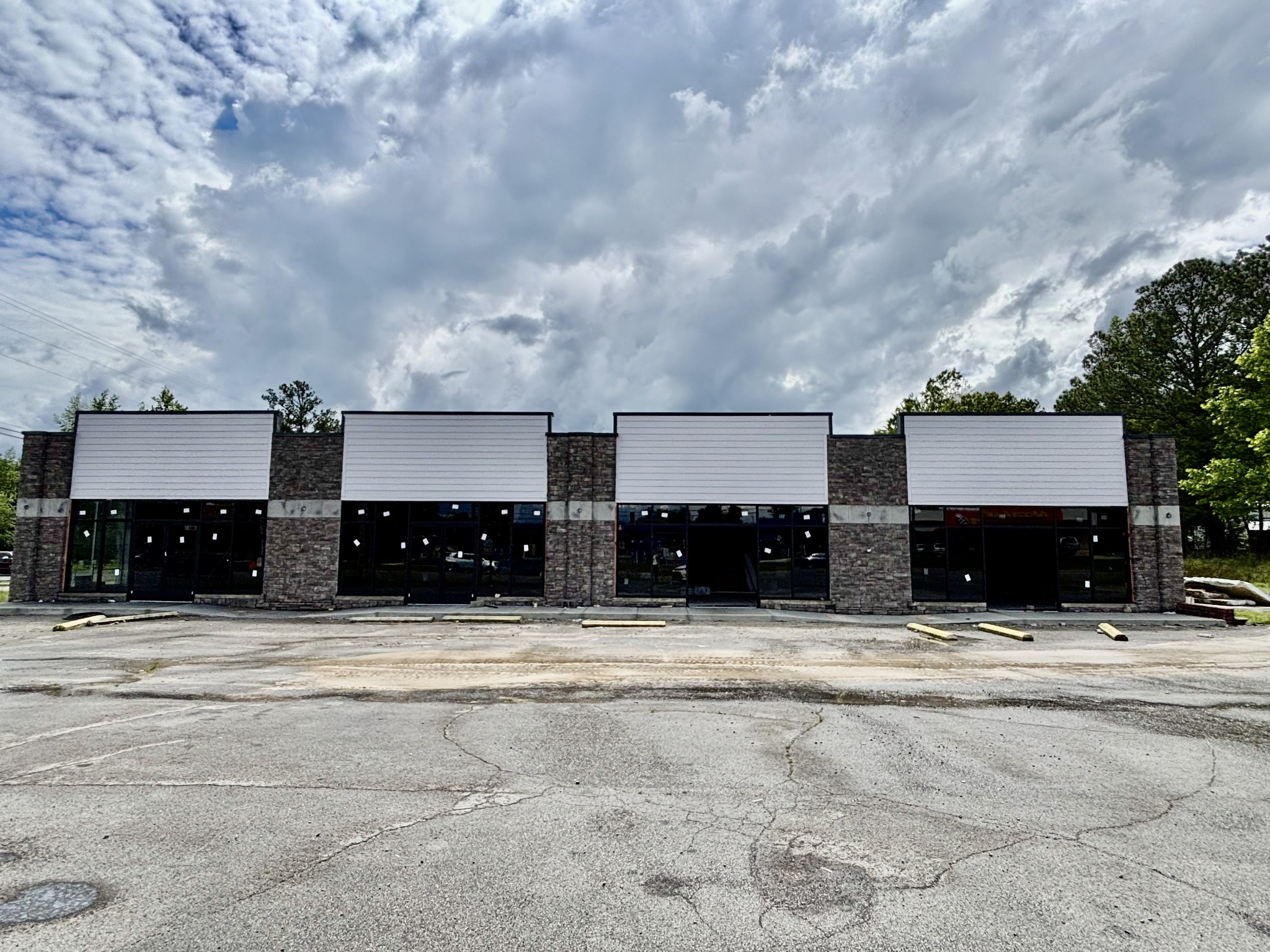 1762 Hillsboro Blvd Property Photo 1