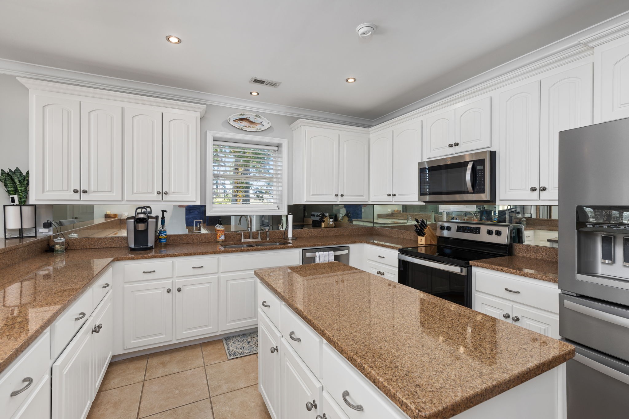 5590 Bay Village Dr Property Photo 7