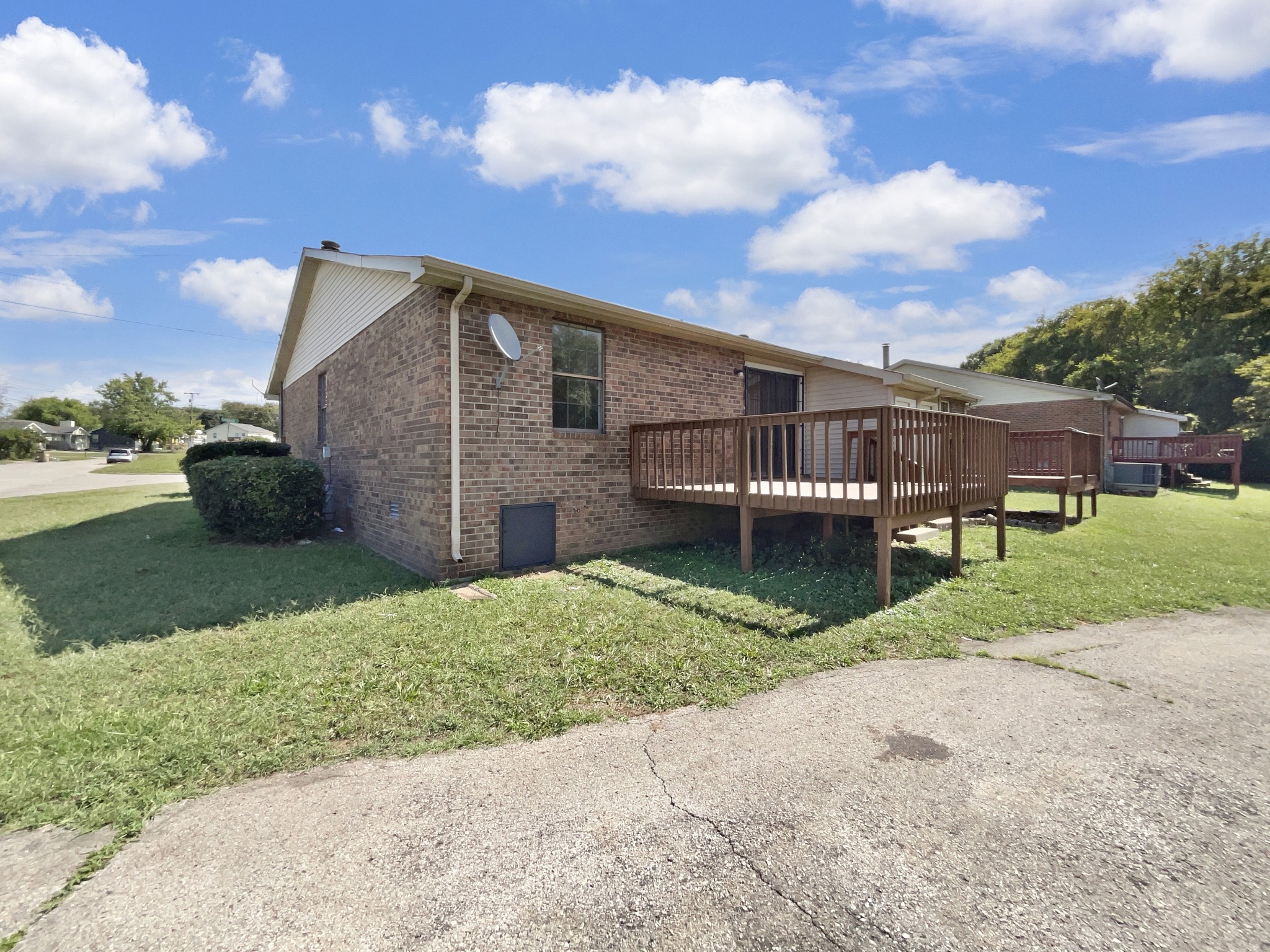 200 Fawnwood Court Property Photo 5