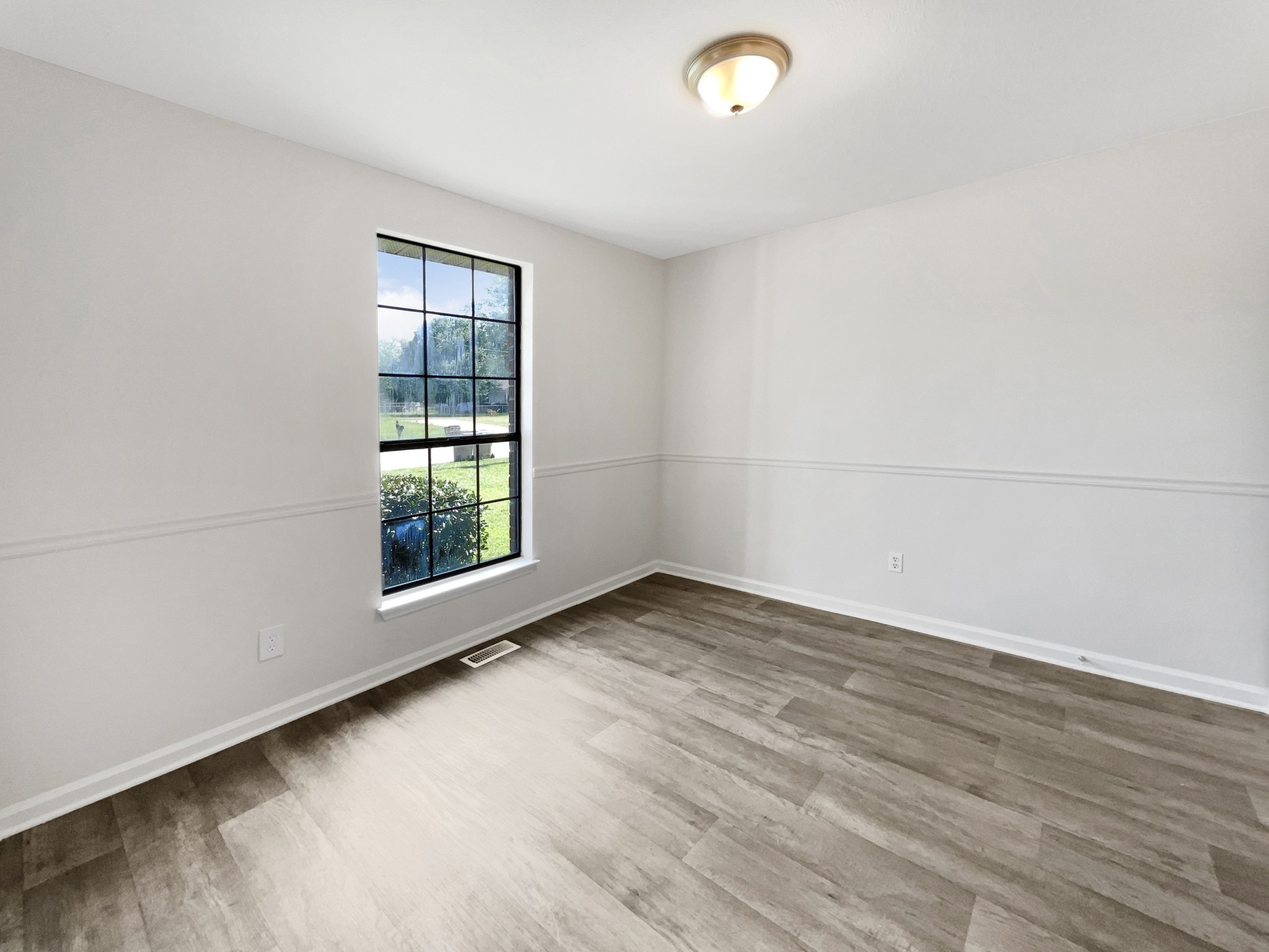 200 Fawnwood Court Property Photo 8