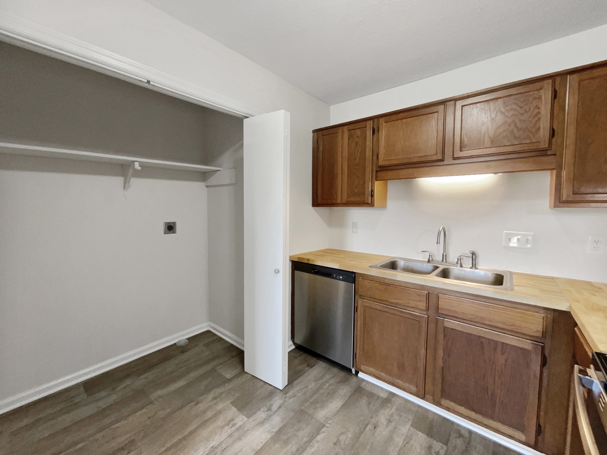 200 Fawnwood Court Property Photo 9