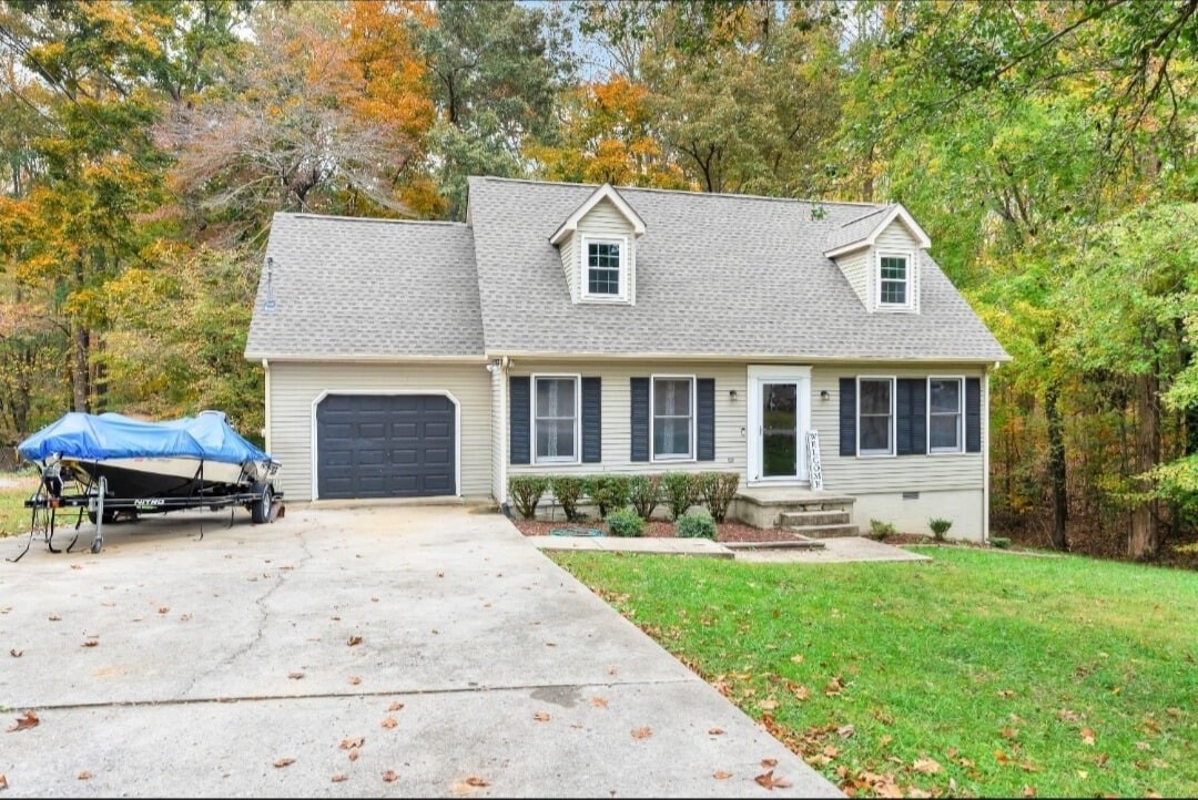 222 Greenfield Ln Property Photo 1