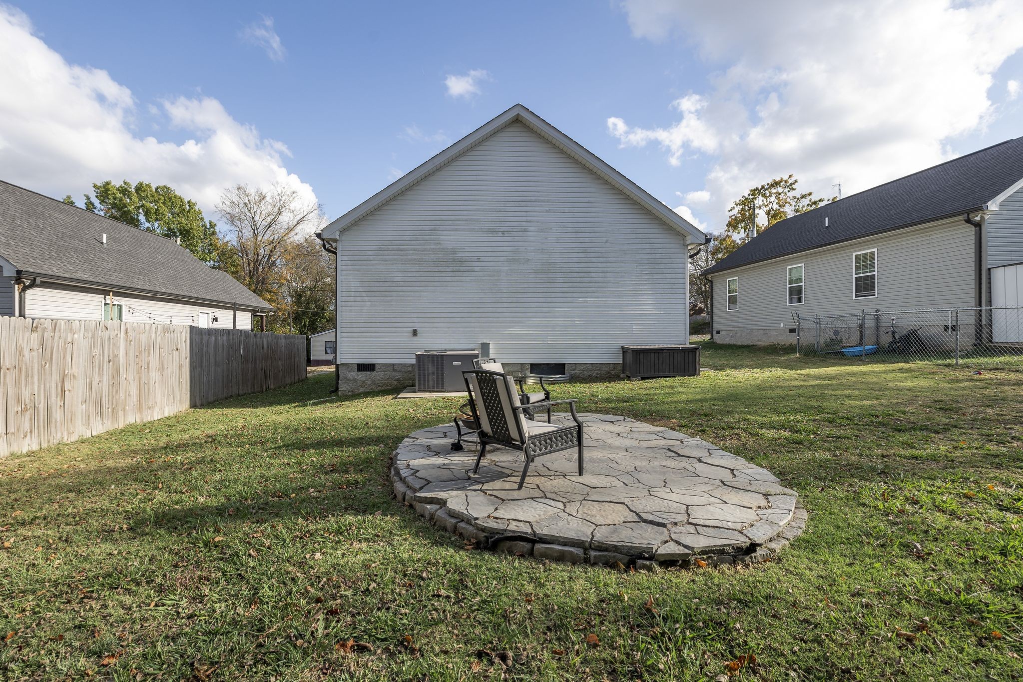 810 Liggett Ave Property Photo 24