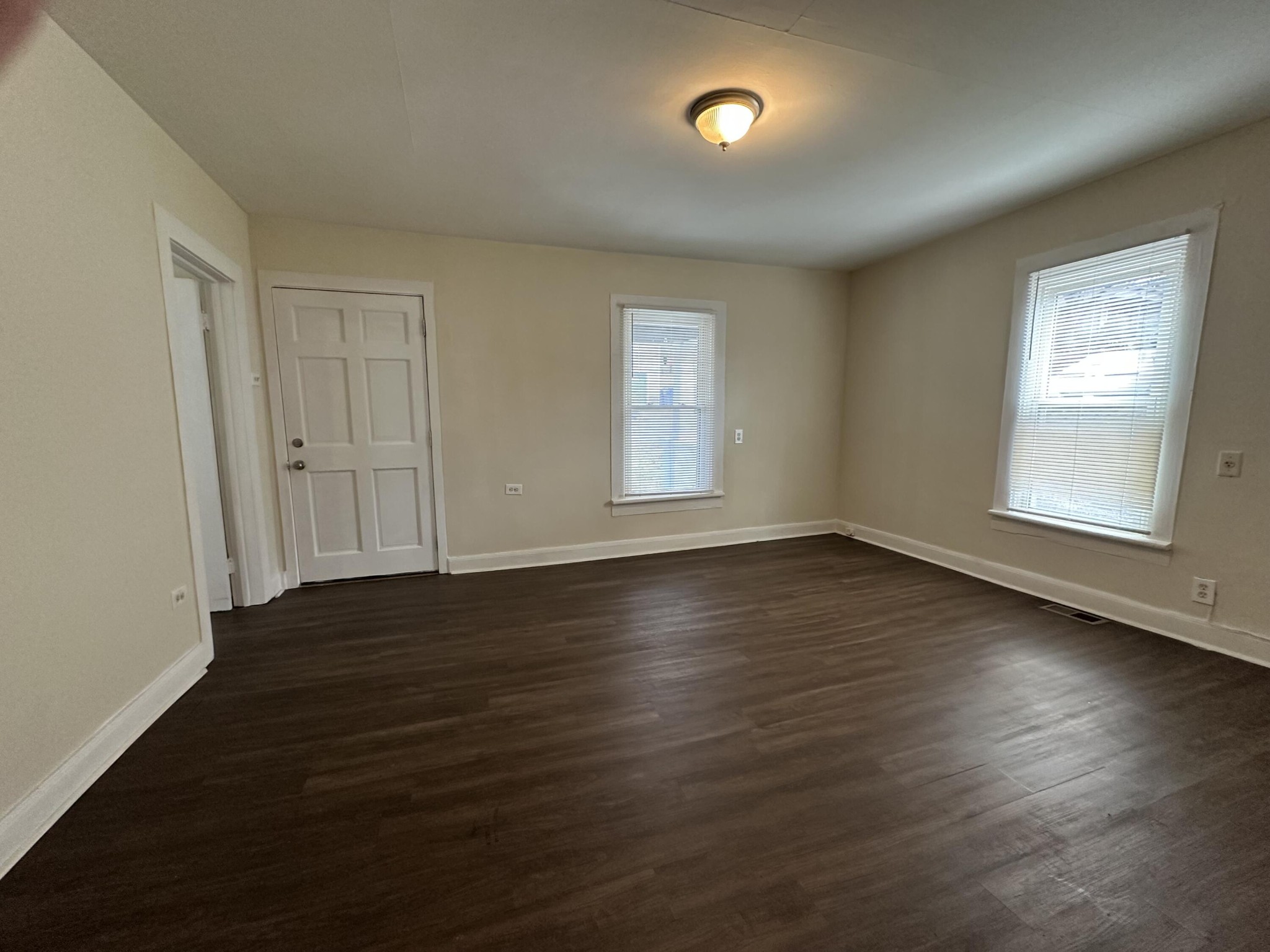752 10th Street, Se Property Photo 3