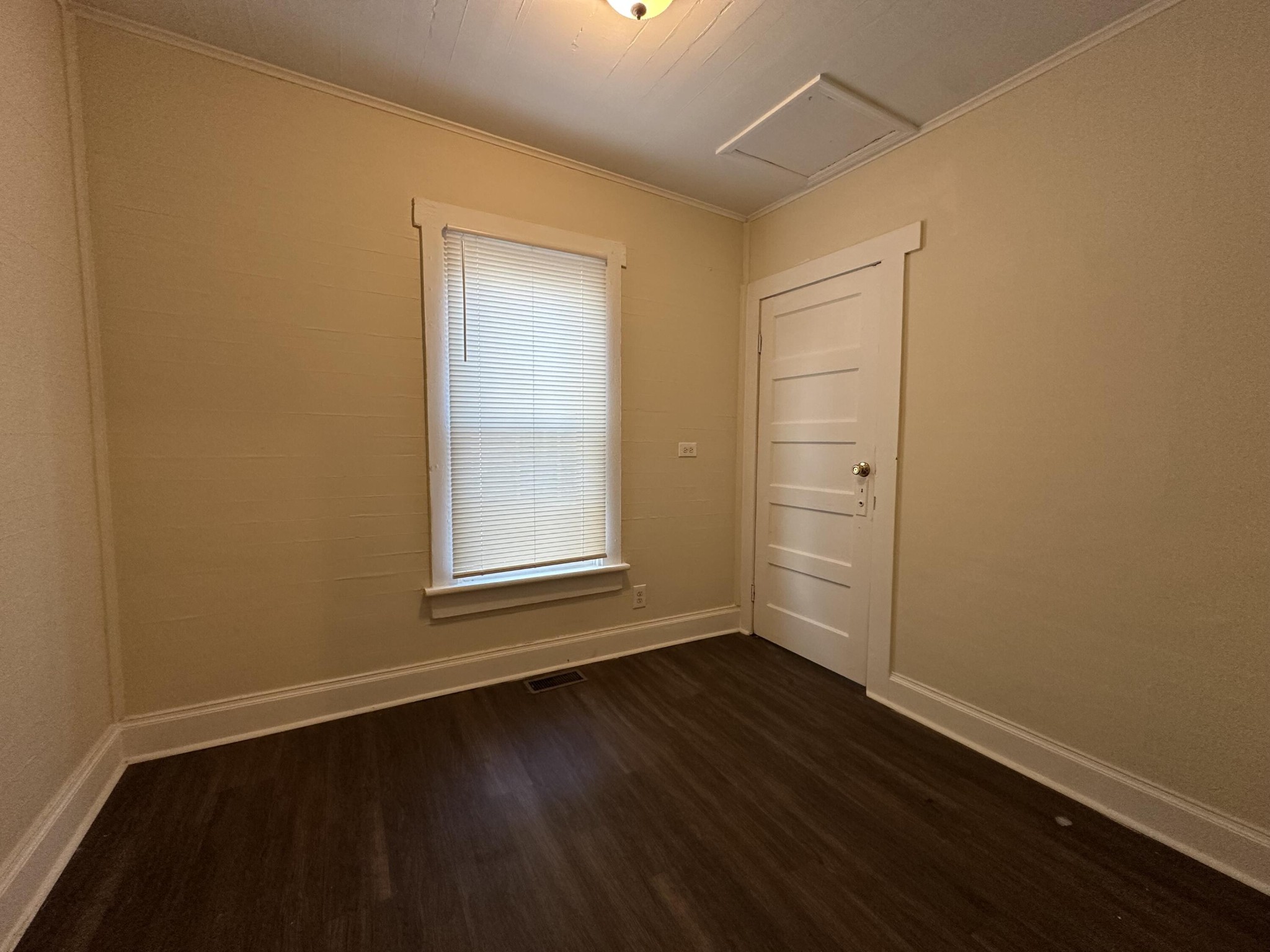 752 10th Street, Se Property Photo 8