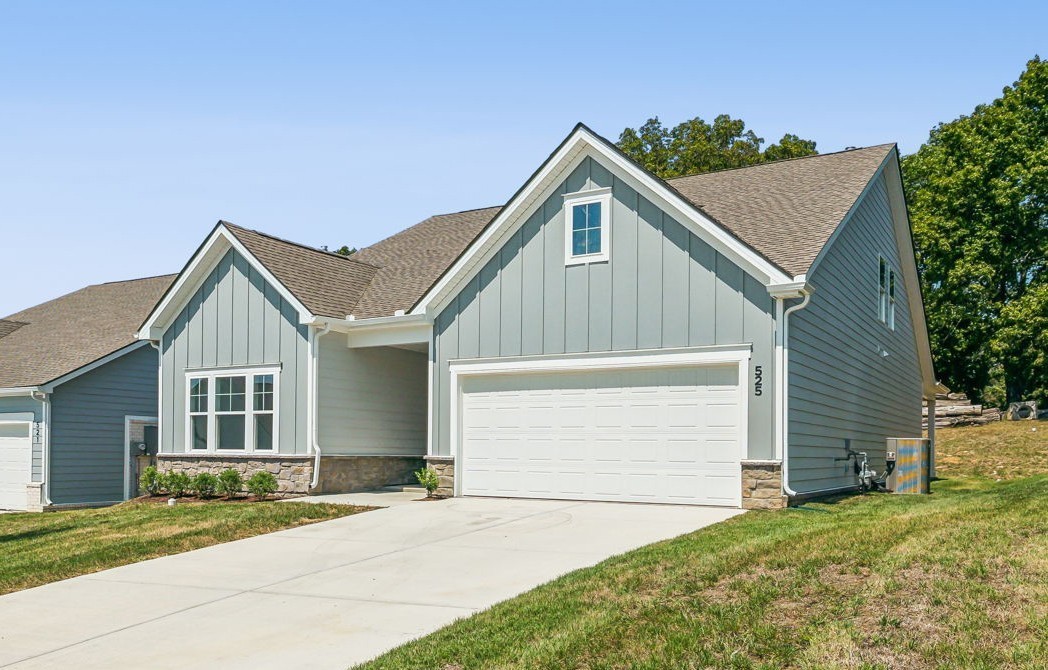 525 Banchory Dr Property Photo 3