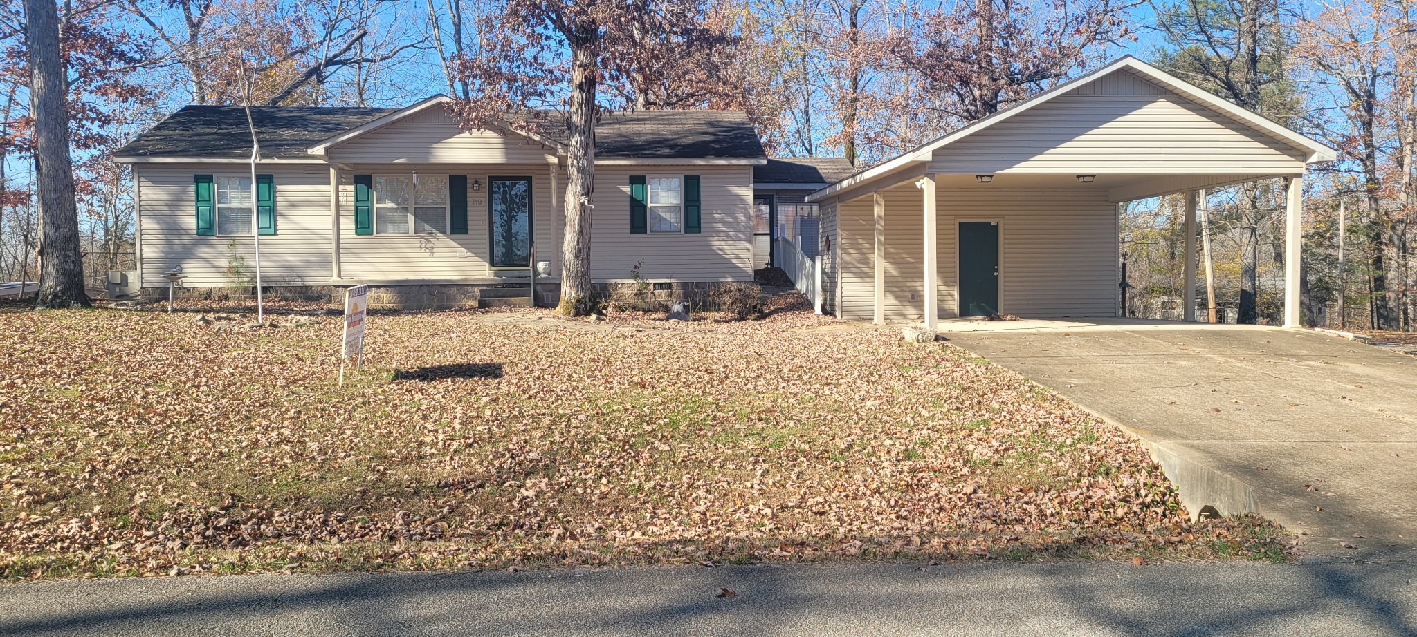 710 Woodlawn Shores Rd Property Photo 1