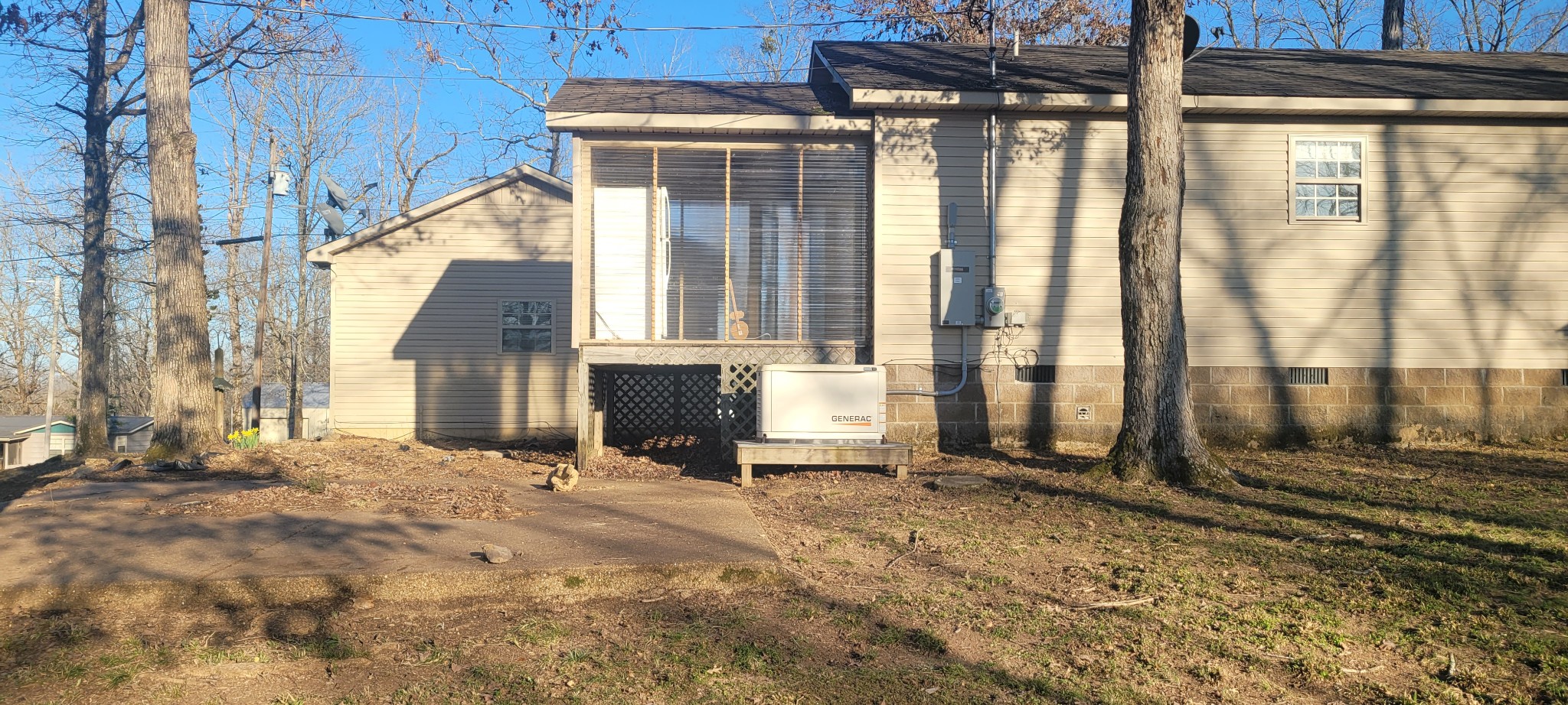 710 Woodlawn Shores Rd Property Photo 2