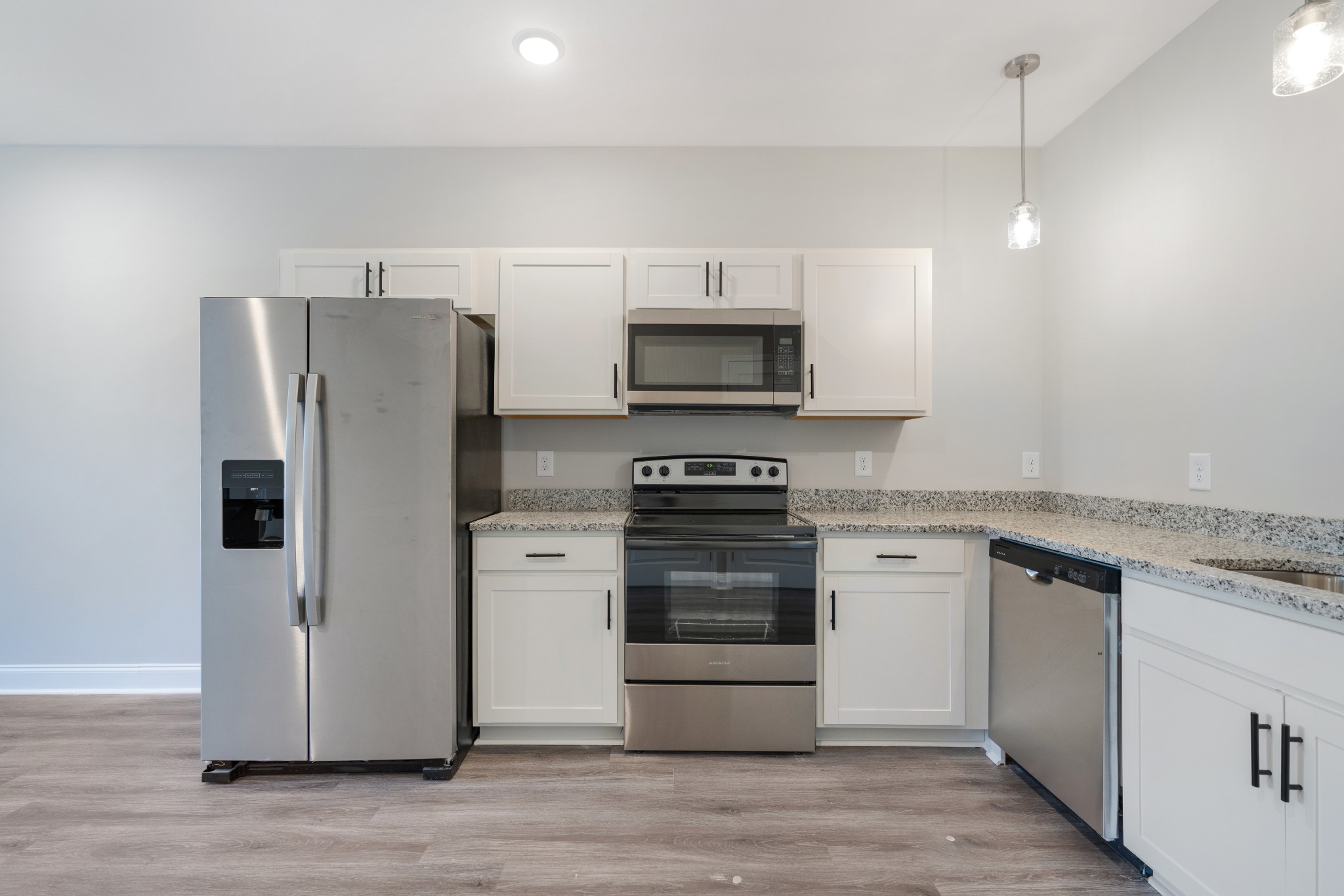 111 Oak St Property Photo 12