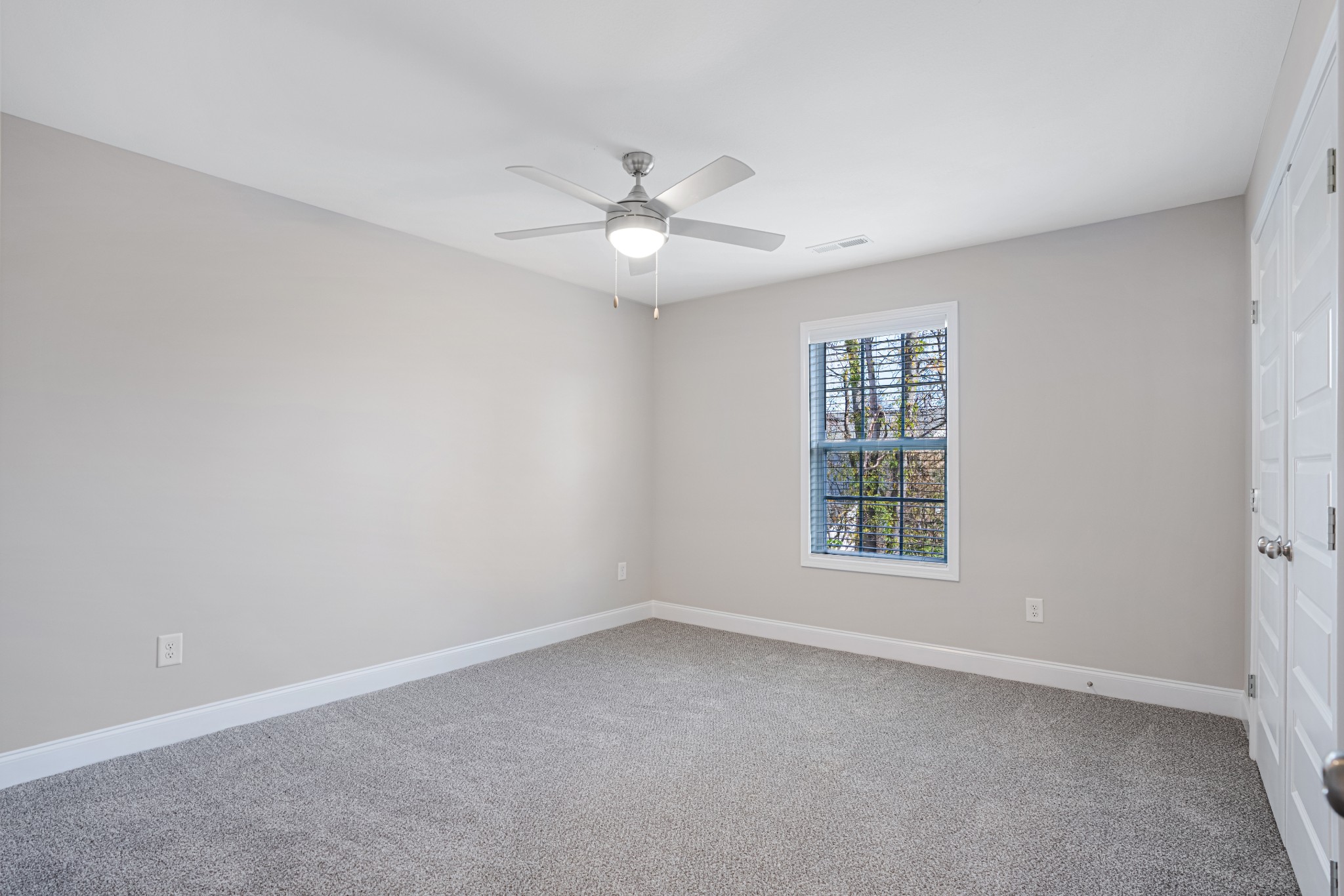 111 Oak St Property Photo 16
