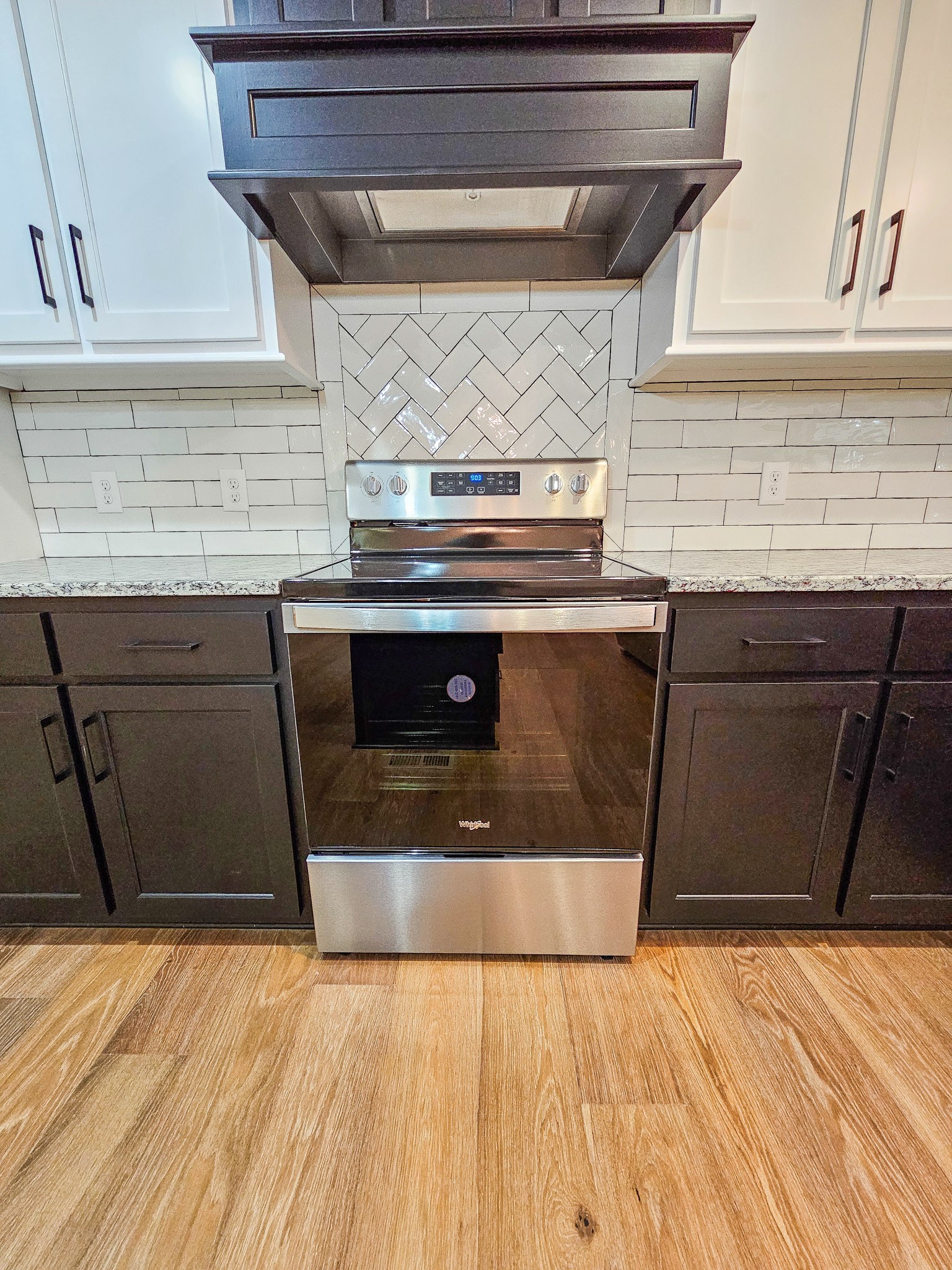 607 Apple Blossom Trl Property Photo 16