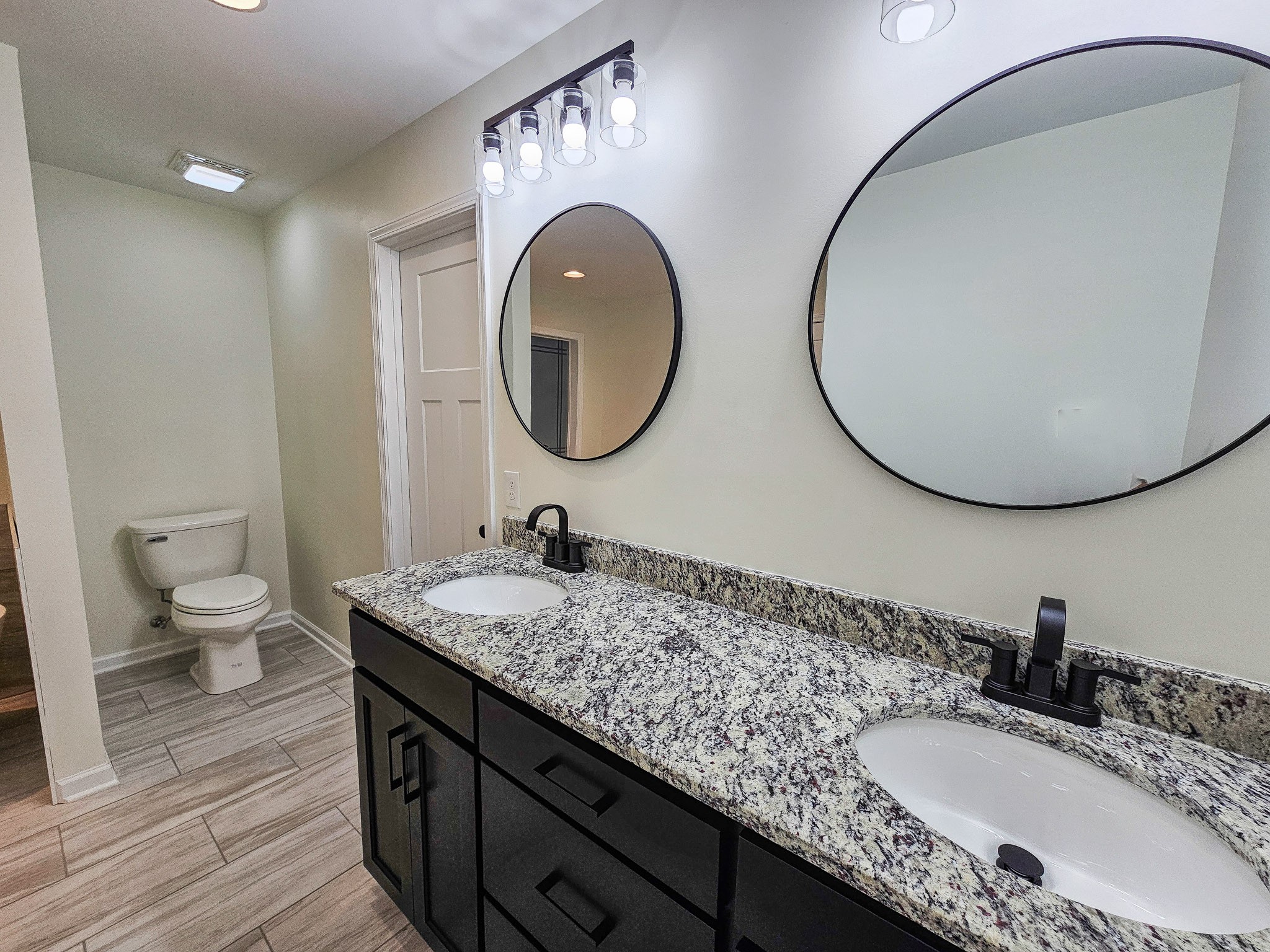607 Apple Blossom Trl Property Photo 25