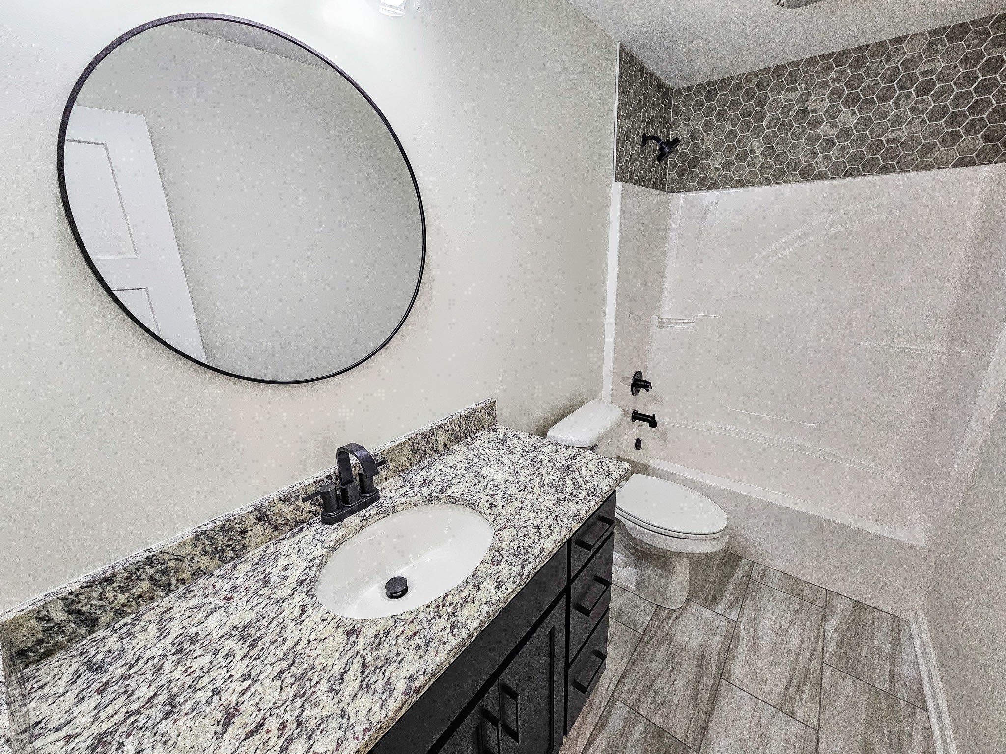 607 Apple Blossom Trl Property Photo 27