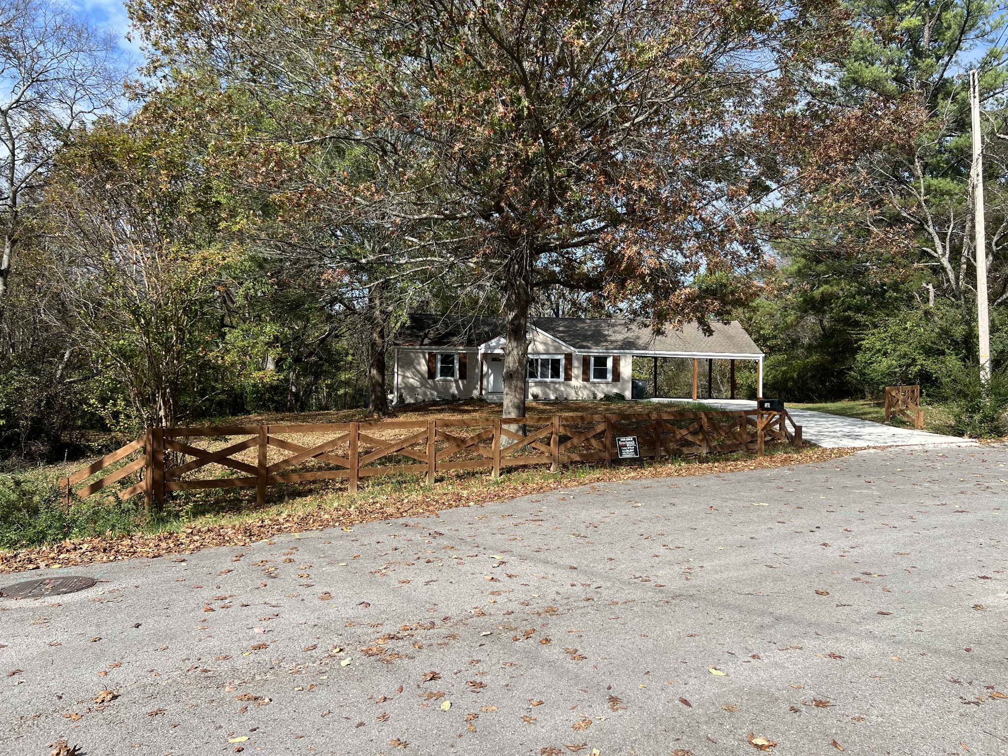 301 Rural Hill Ct Property Photo 2