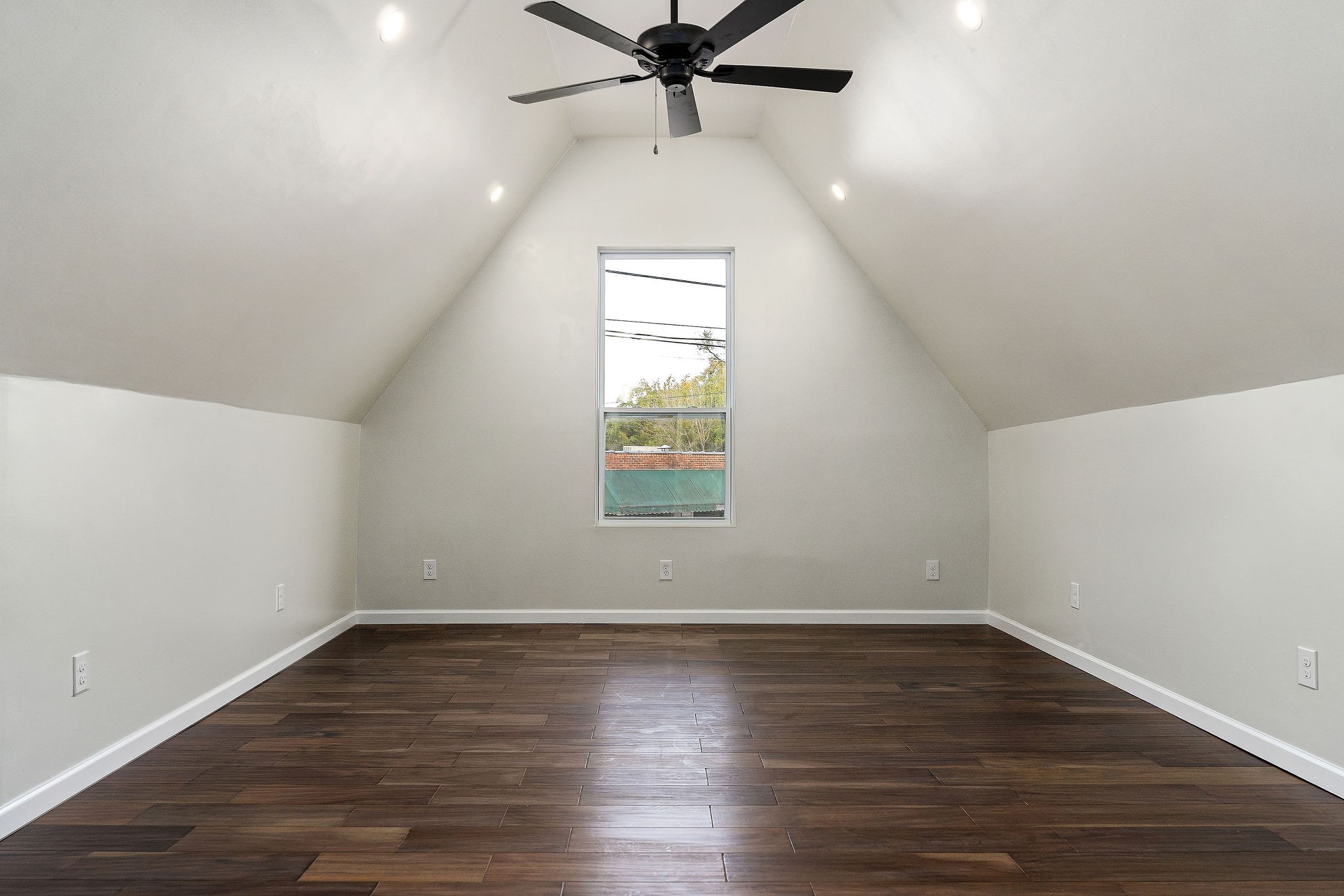 630 N Spring St Property Photo 21