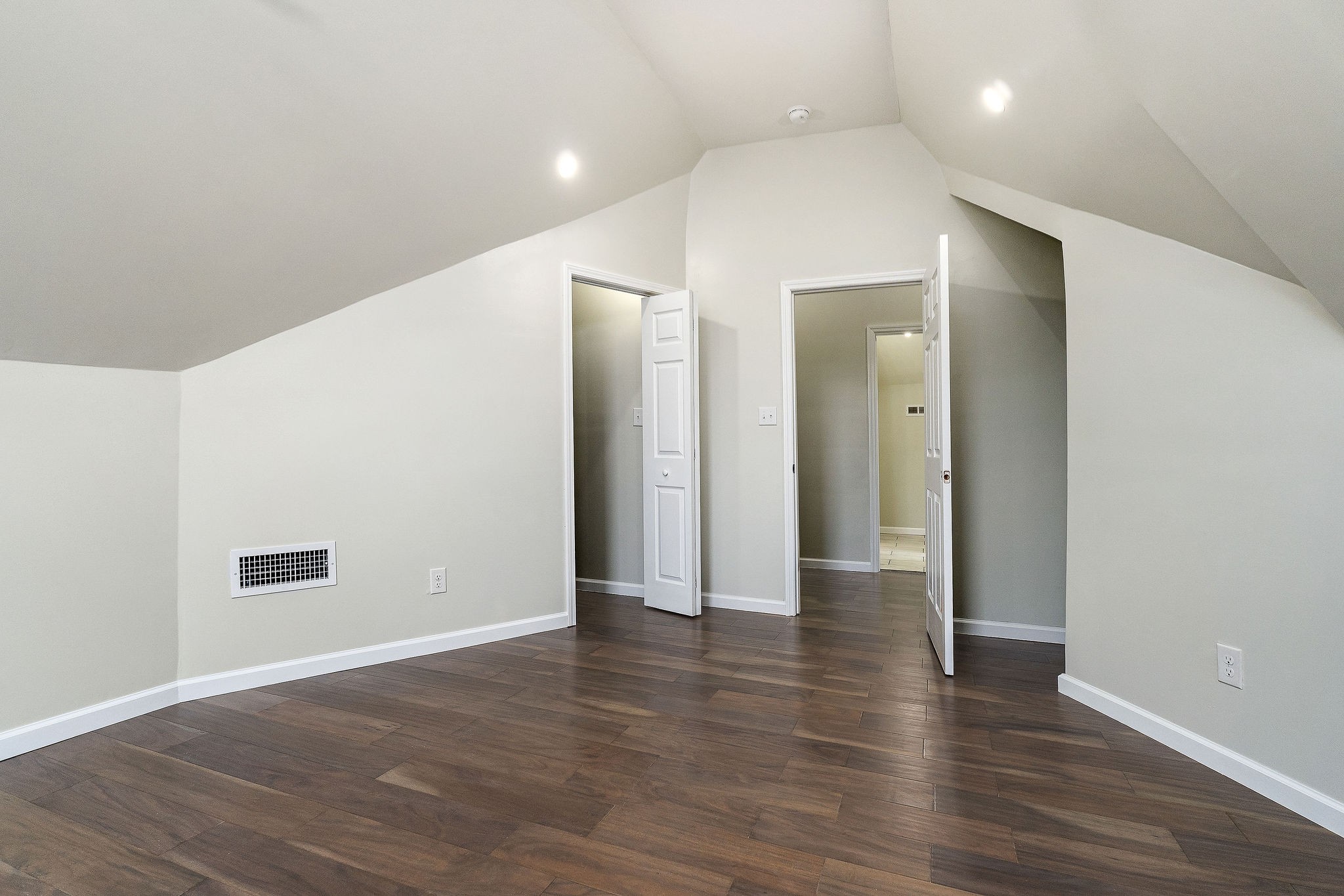 630 N Spring St Property Photo 22