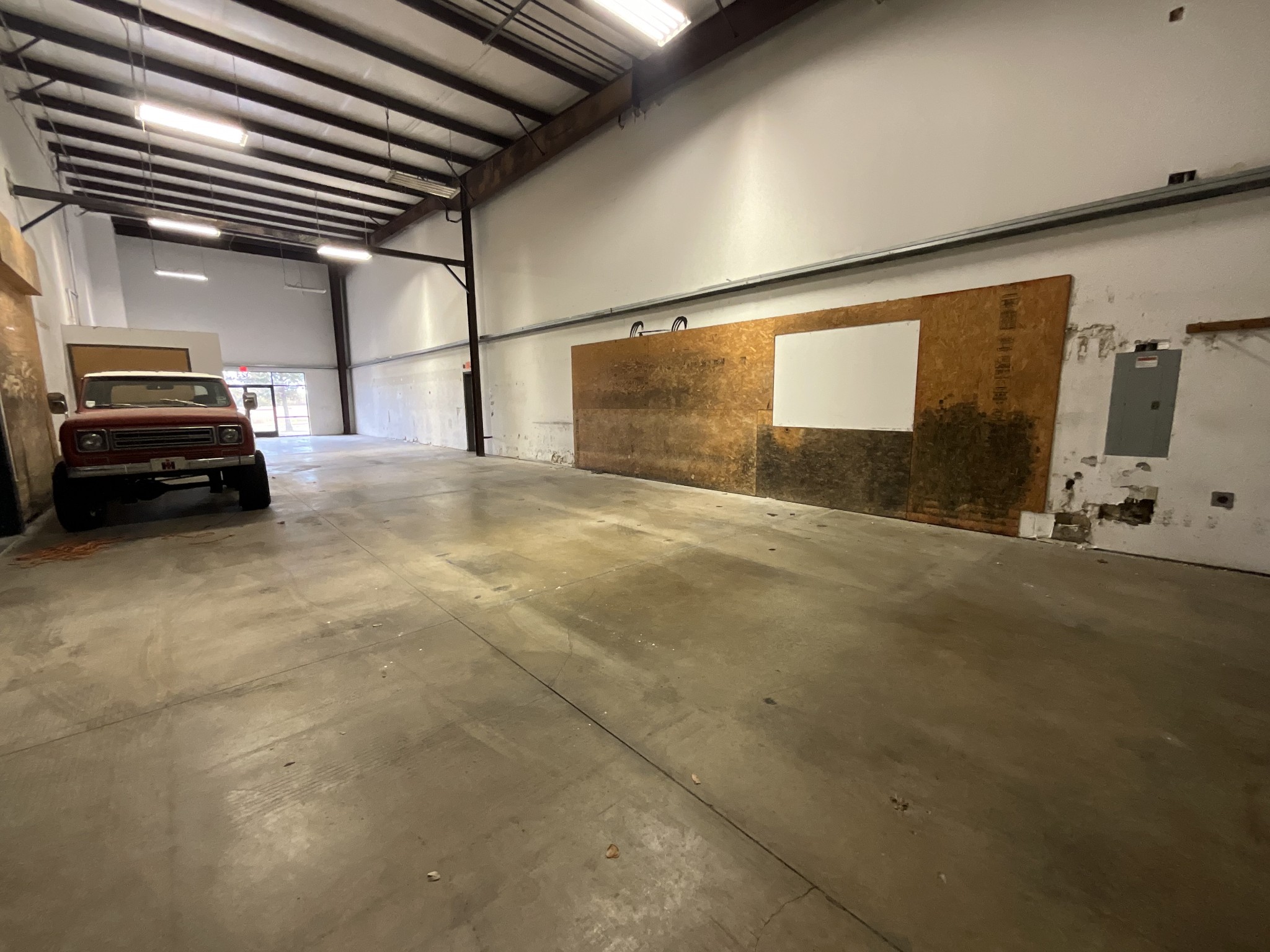 325 W Rutherford Blvd Property Photo 10