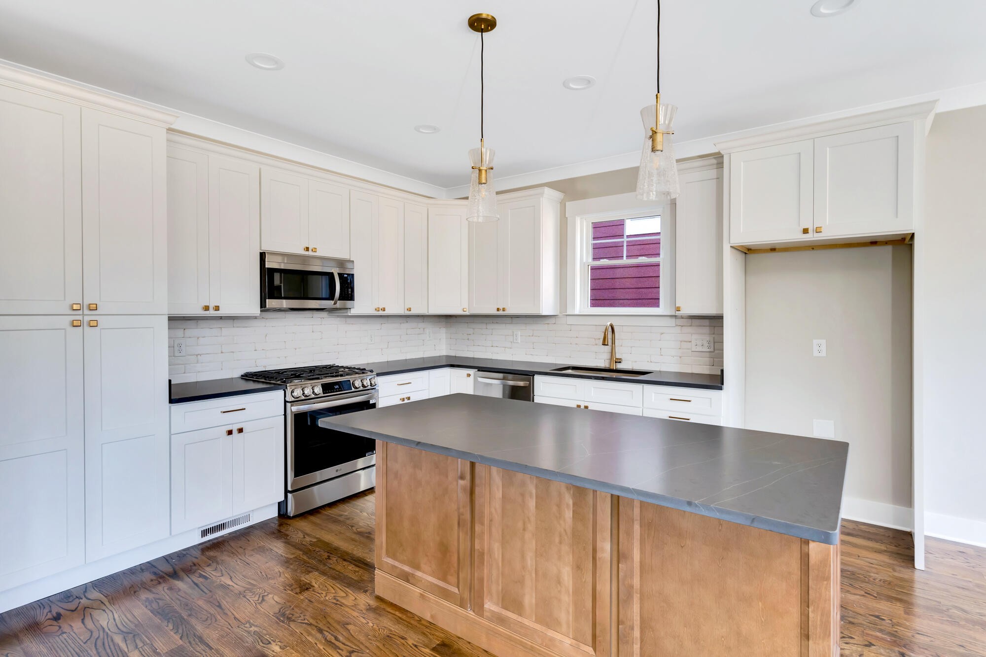 1297 Thomas Avenue Property Photo 7