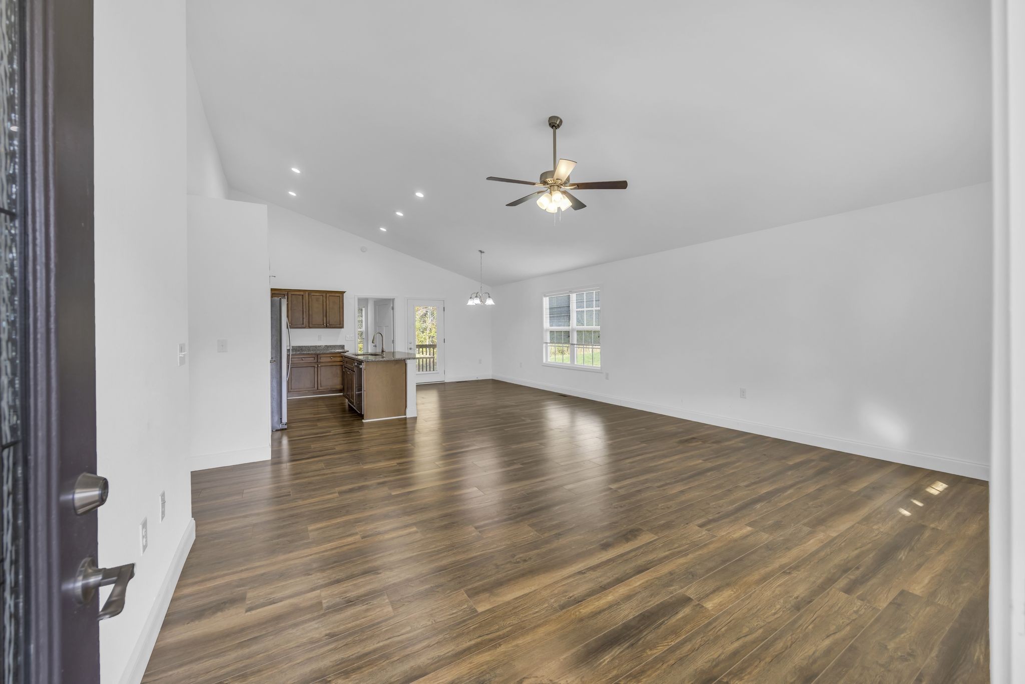 56 Capitol Dr Property Photo 5