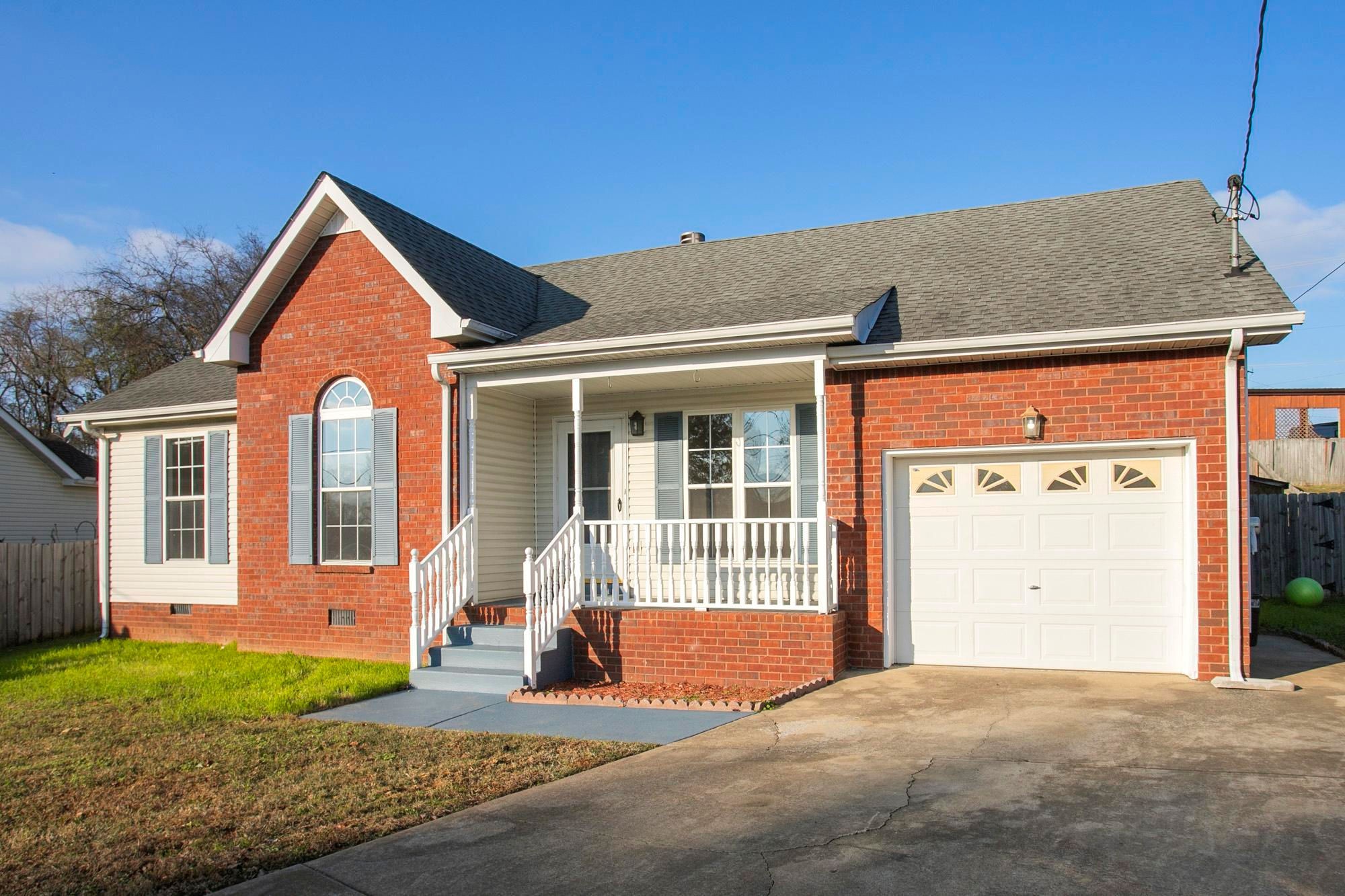 909 Avery Green Ct Property Photo 1