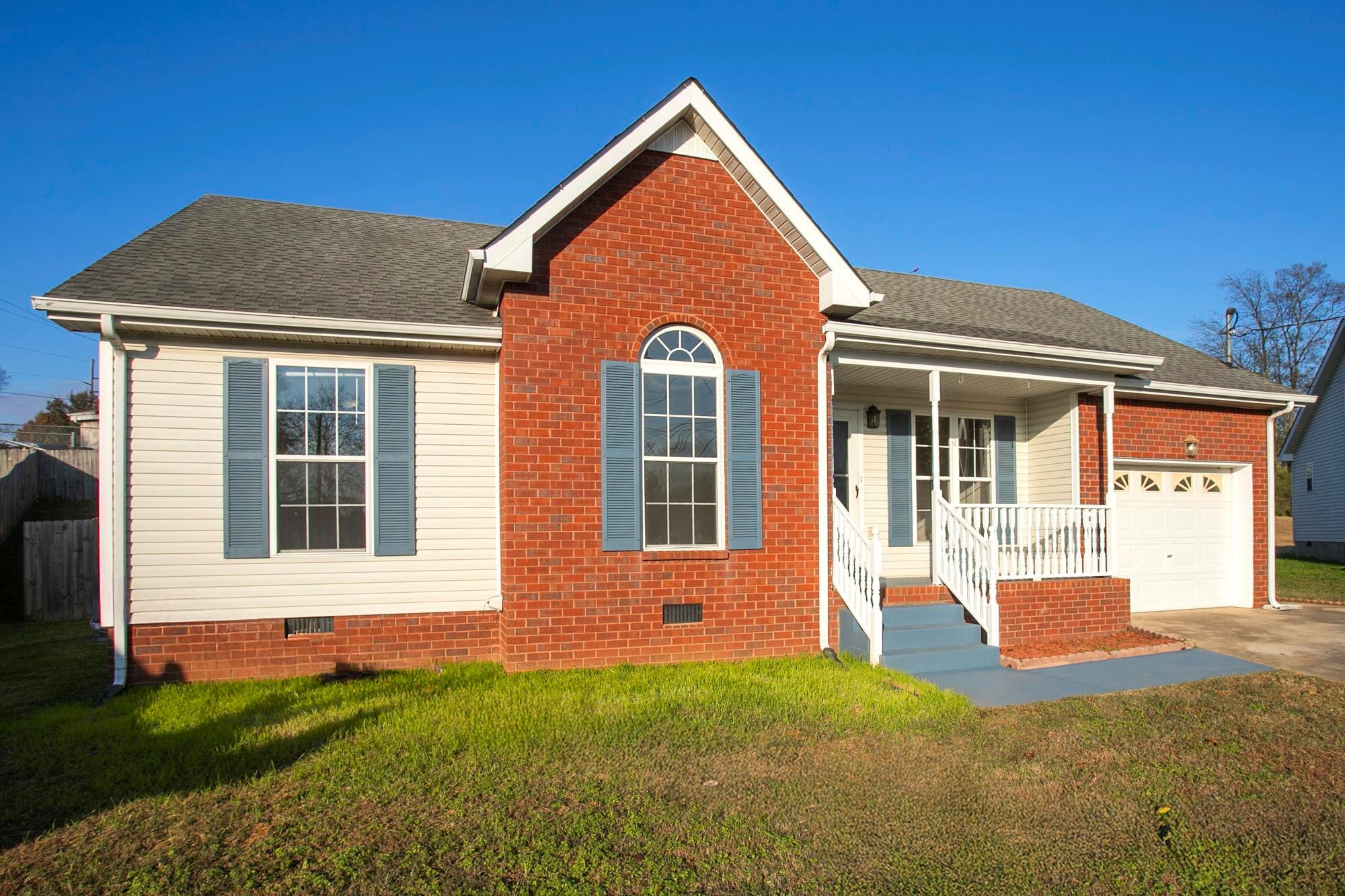 909 Avery Green Ct Property Photo 3