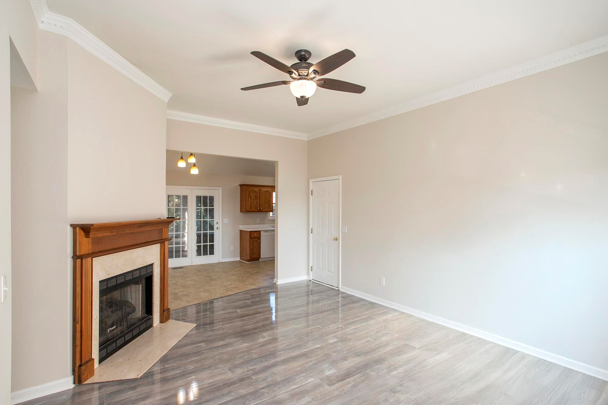 909 Avery Green Ct Property Photo 8
