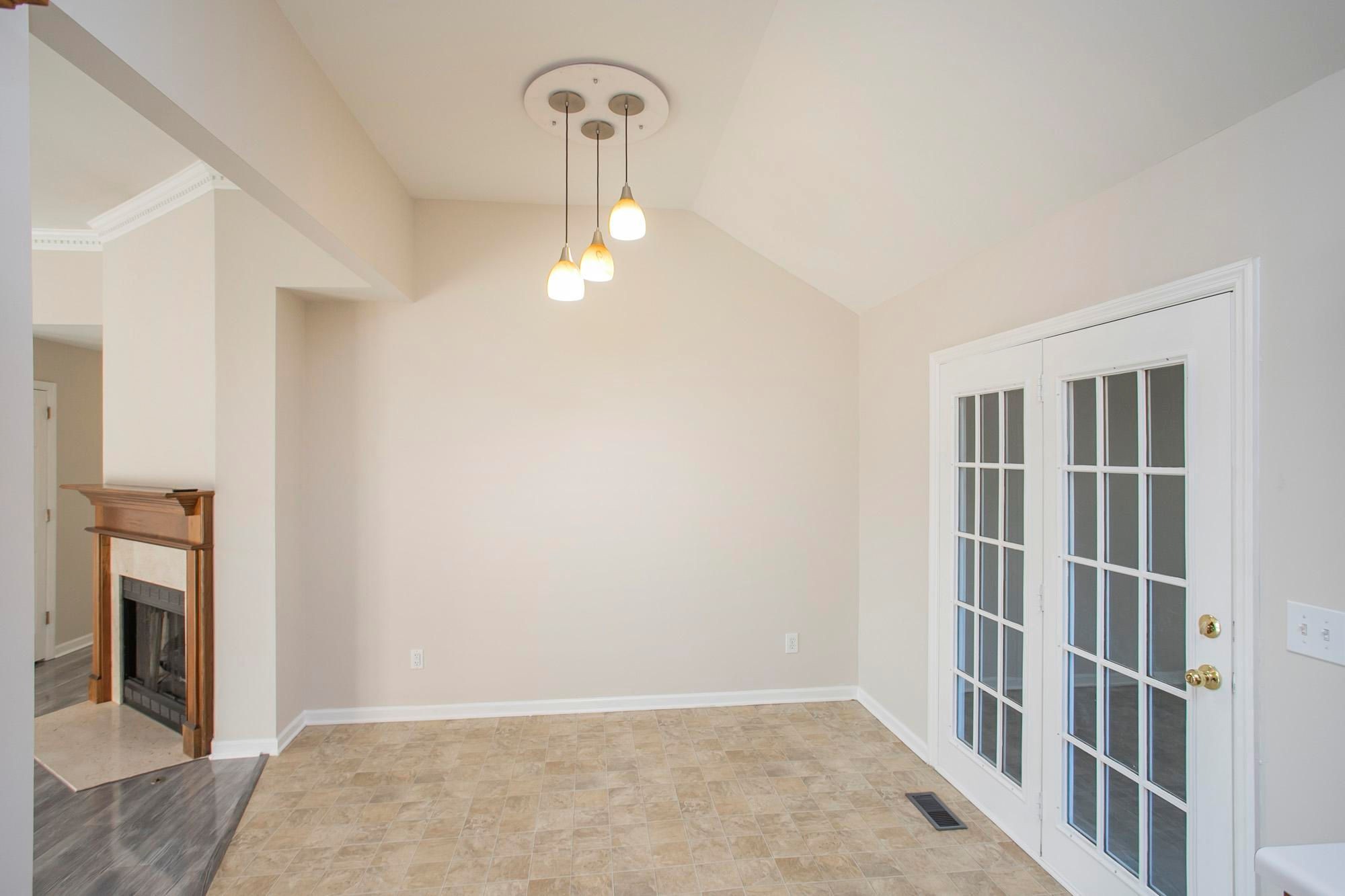 909 Avery Green Ct Property Photo 12