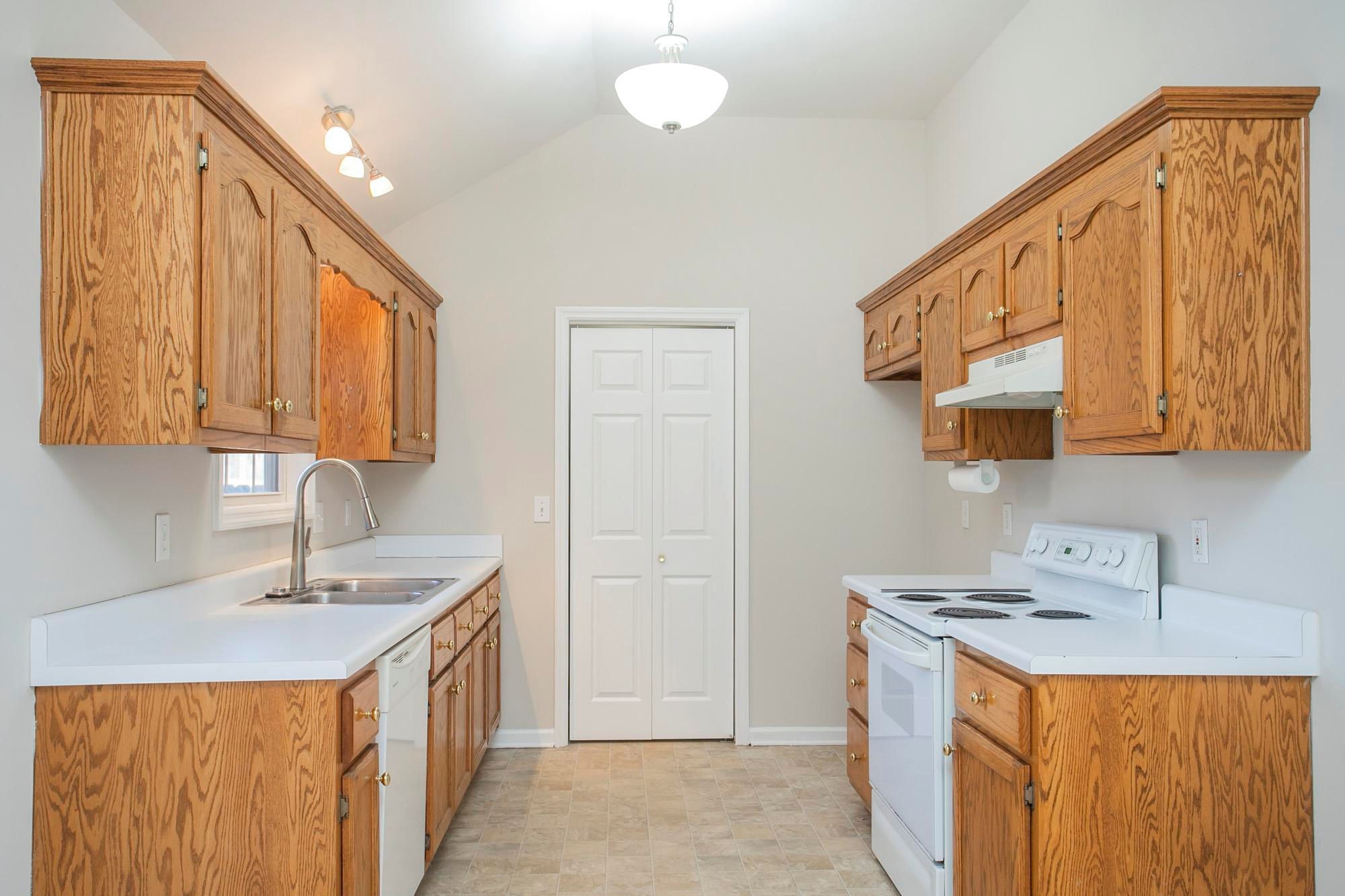 909 Avery Green Ct Property Photo 14