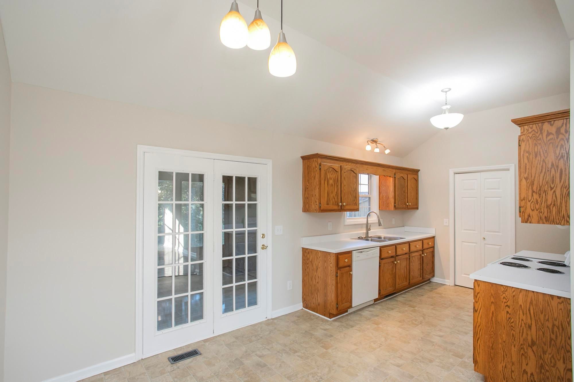 909 Avery Green Ct Property Photo 15