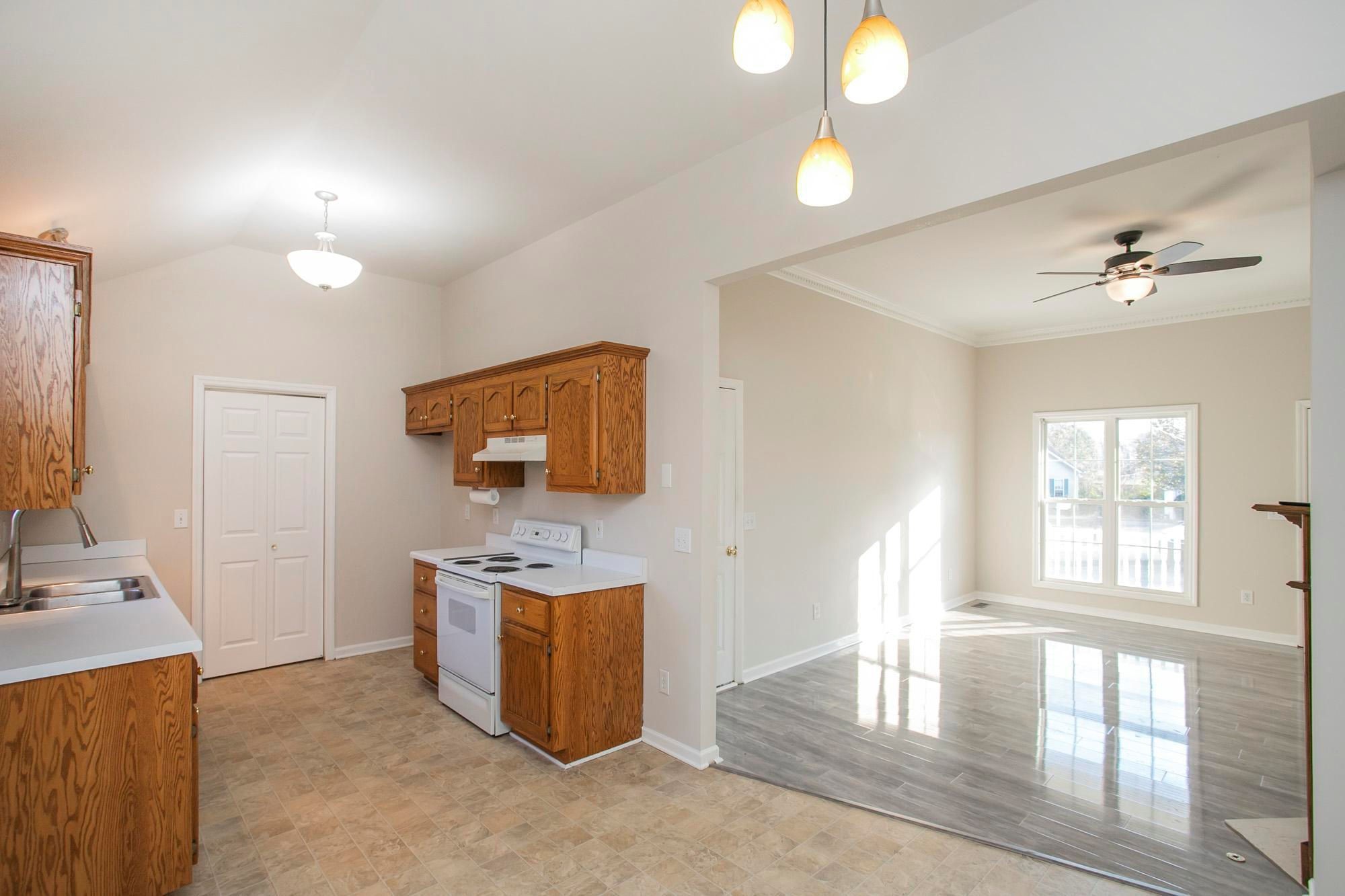 909 Avery Green Ct Property Photo 16