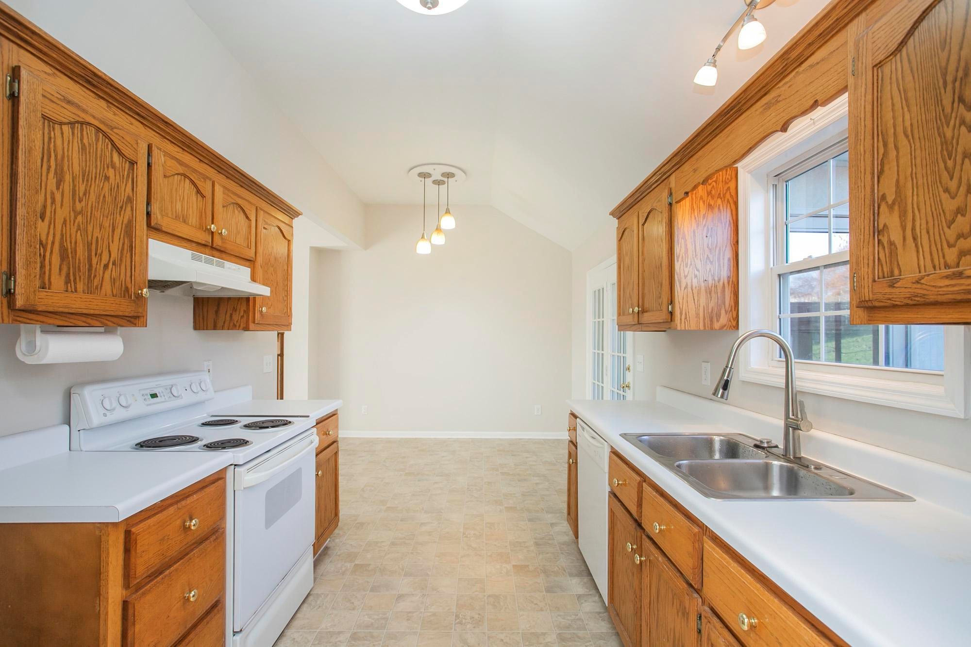 909 Avery Green Ct Property Photo 17