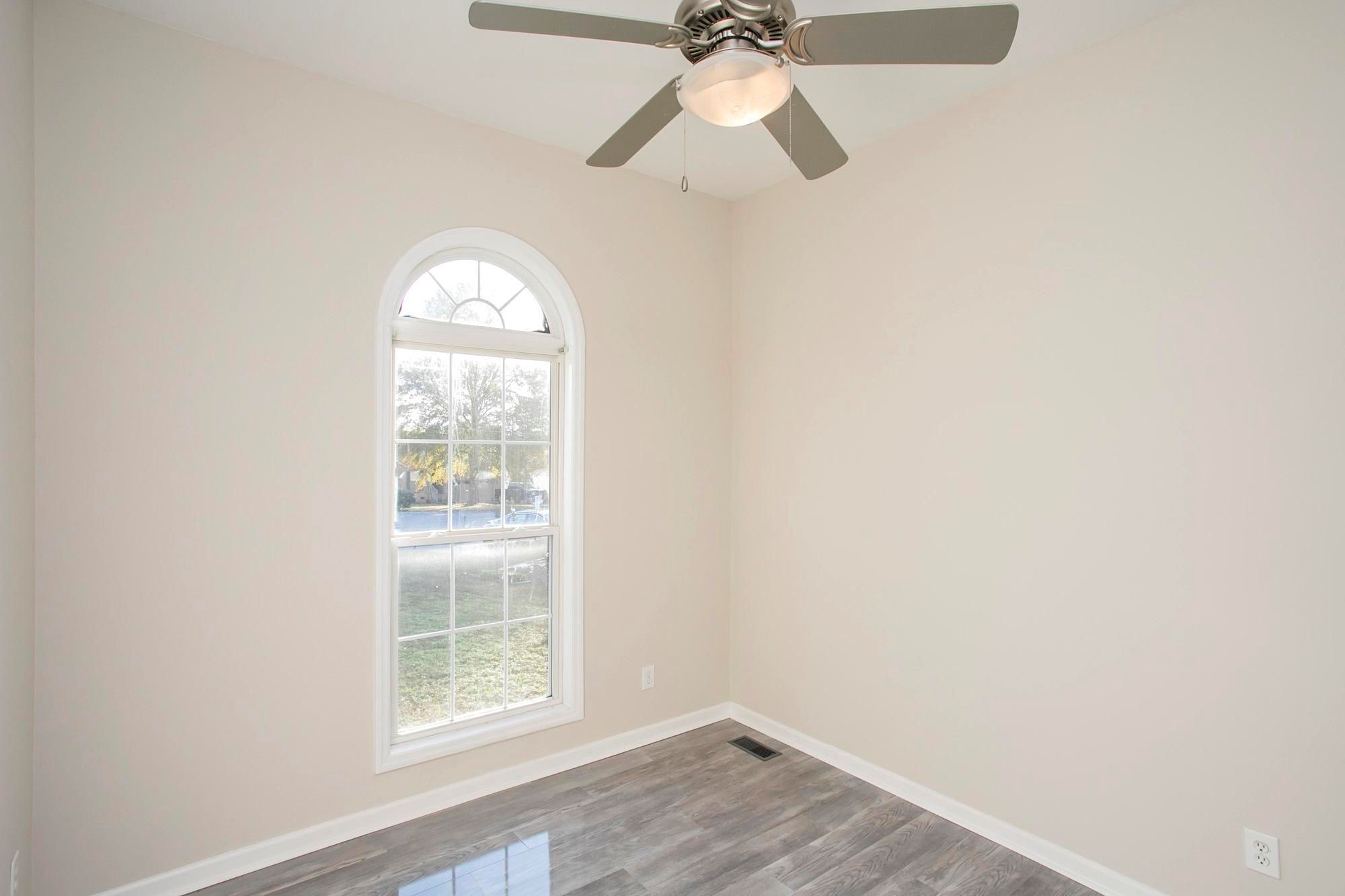 909 Avery Green Ct Property Photo 21