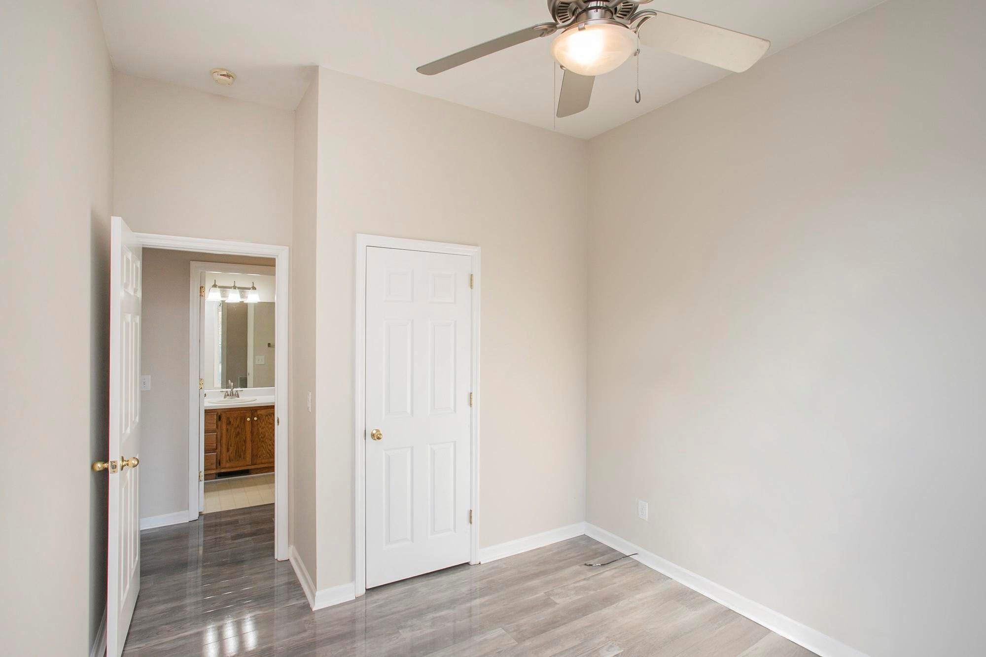 909 Avery Green Ct Property Photo 22