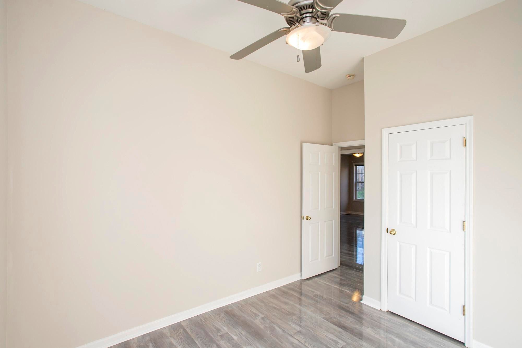 909 Avery Green Ct Property Photo 23