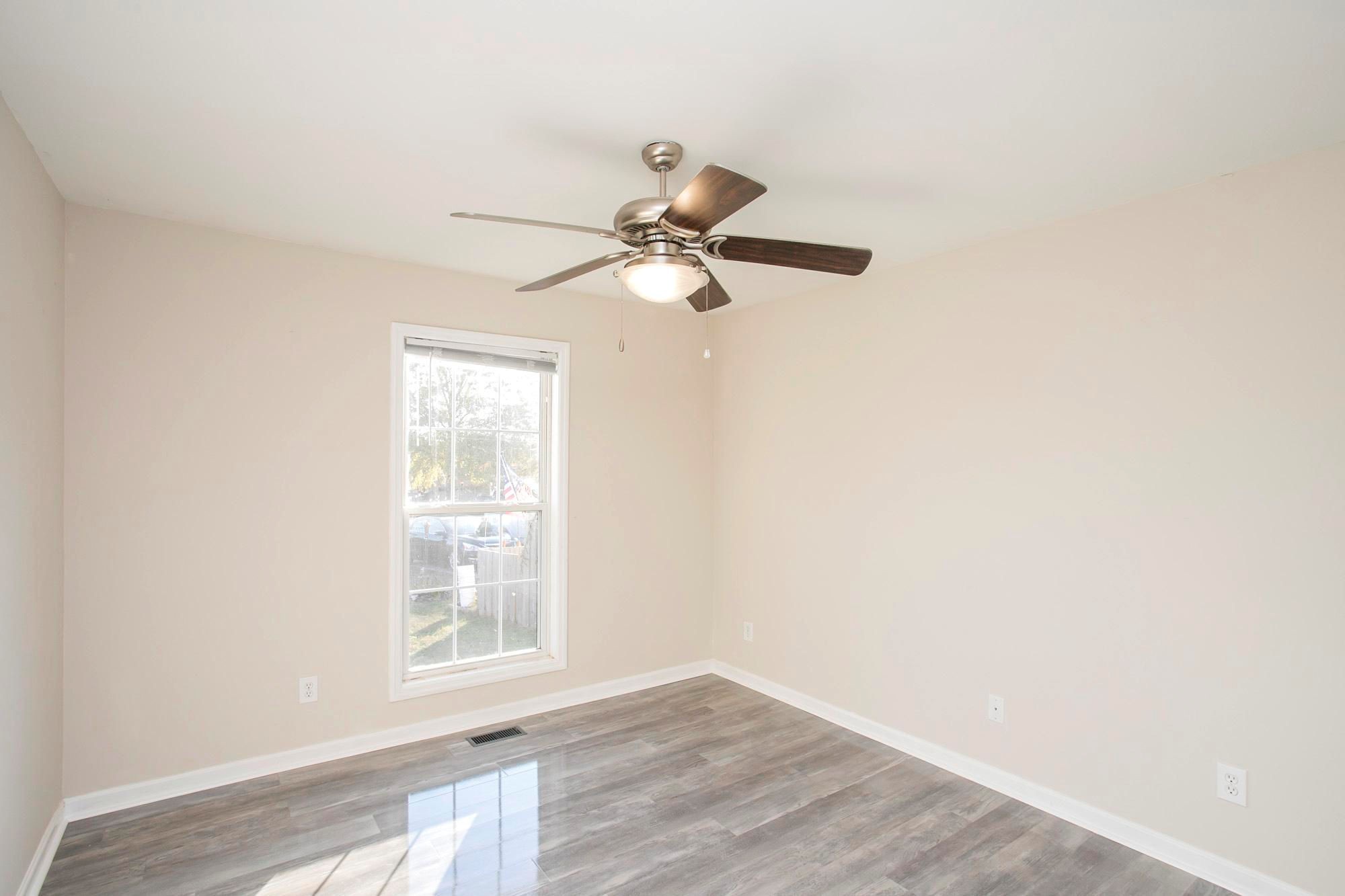 909 Avery Green Ct Property Photo 24