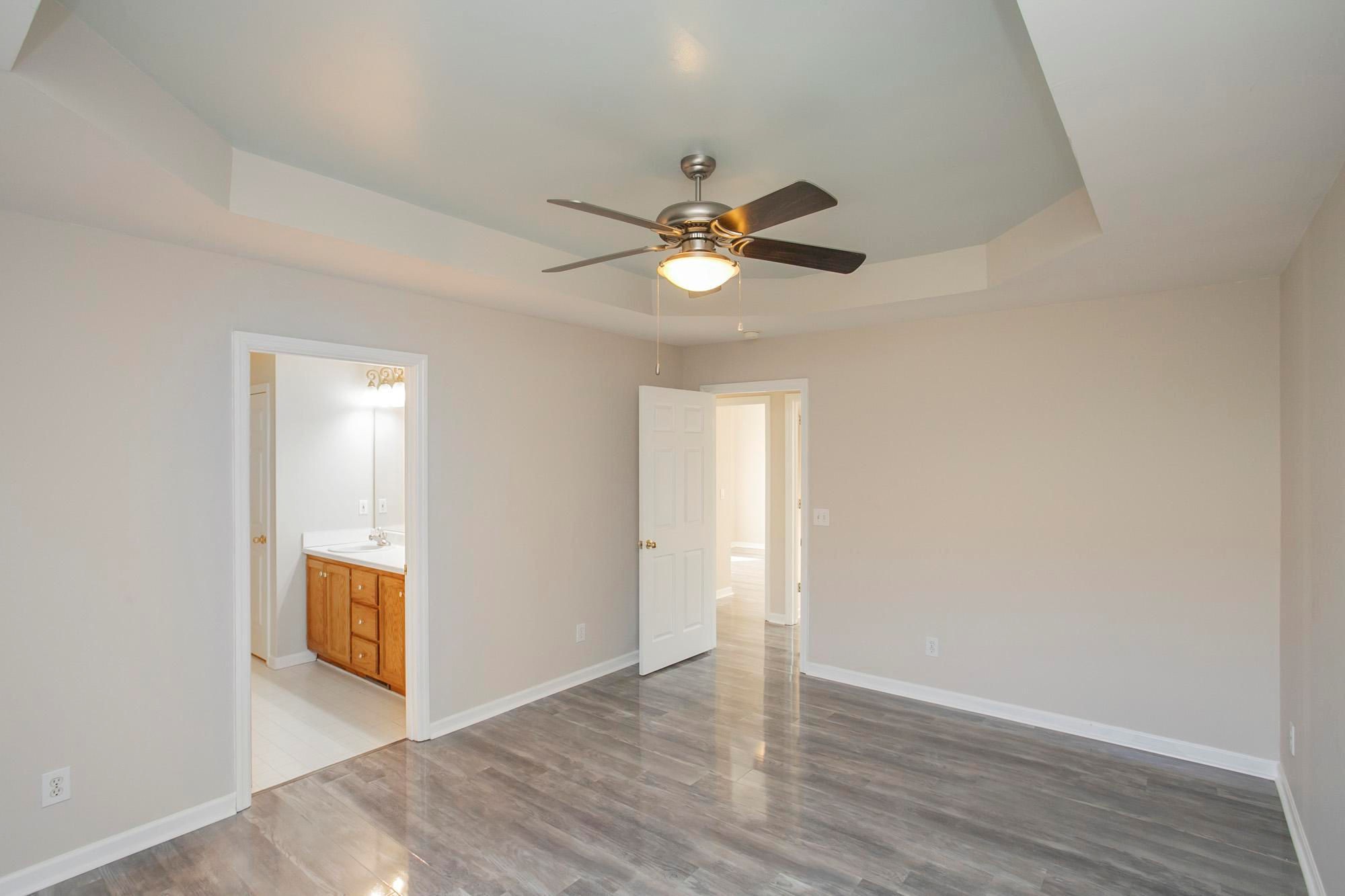 909 Avery Green Ct Property Photo 25