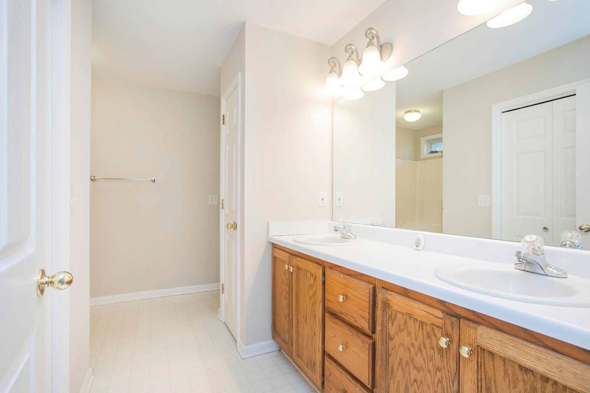 909 Avery Green Ct Property Photo 26