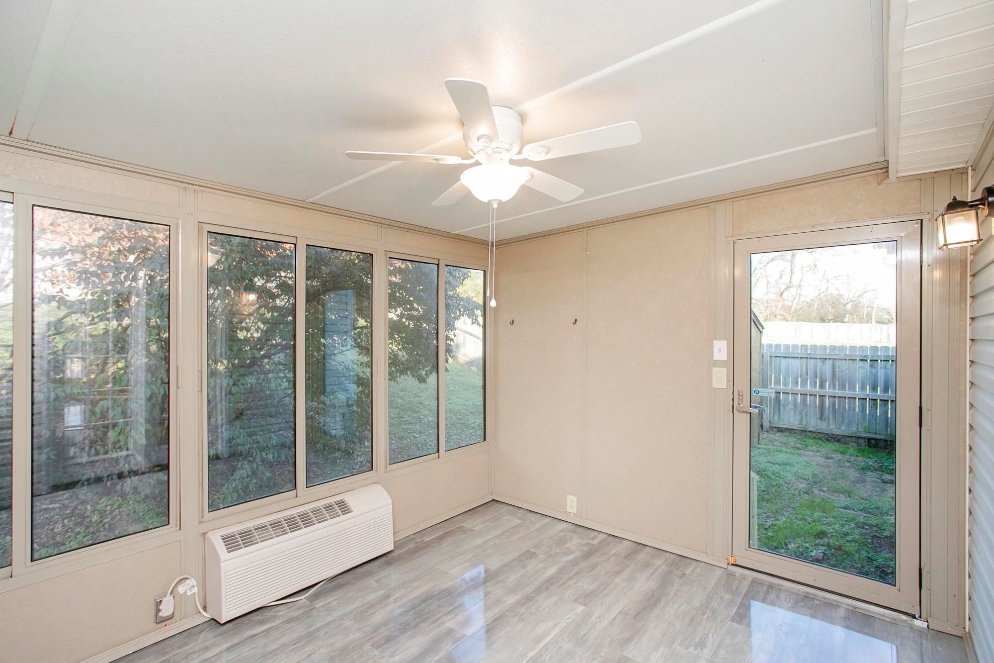 909 Avery Green Ct Property Photo 29