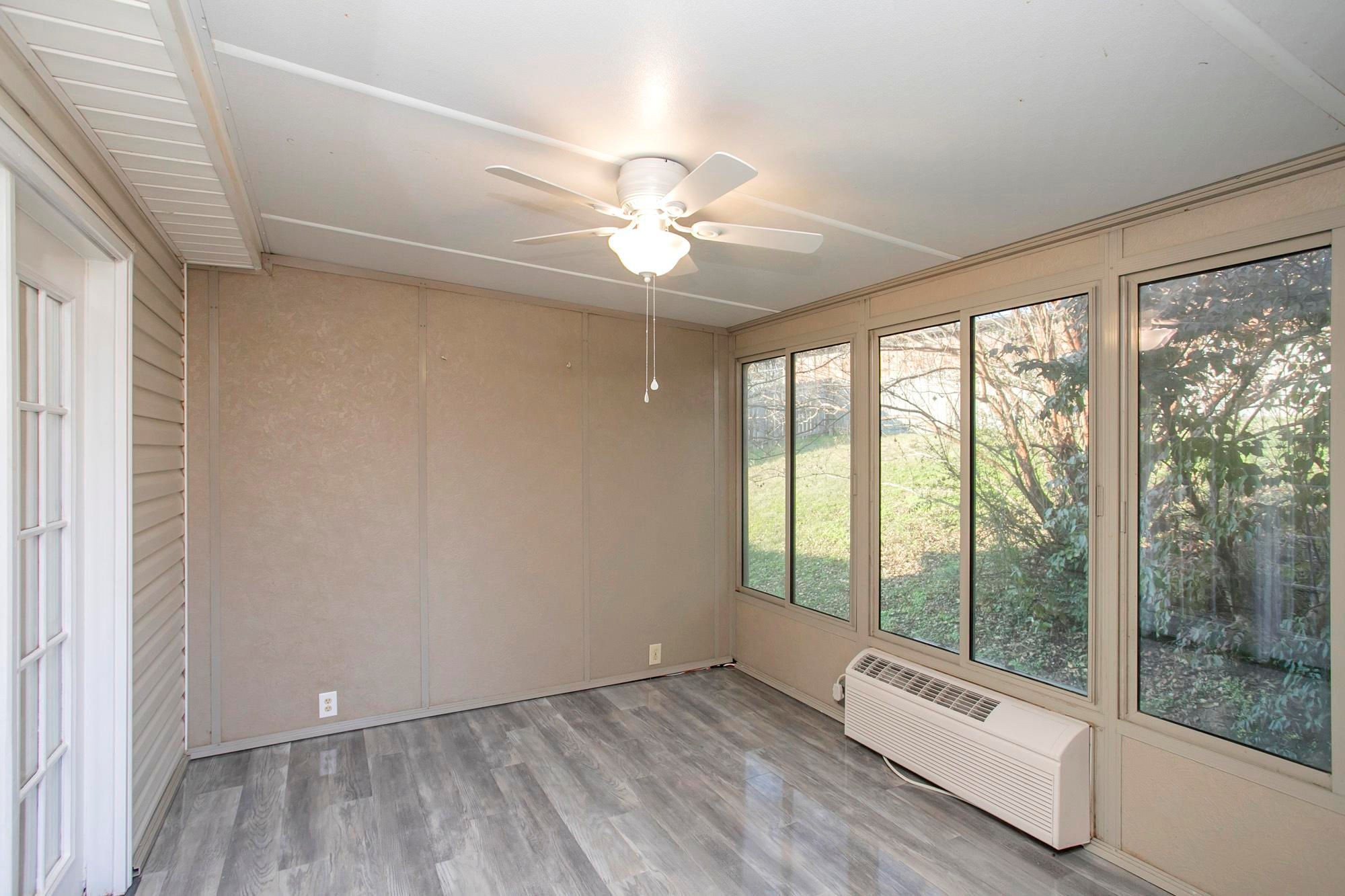 909 Avery Green Ct Property Photo 30
