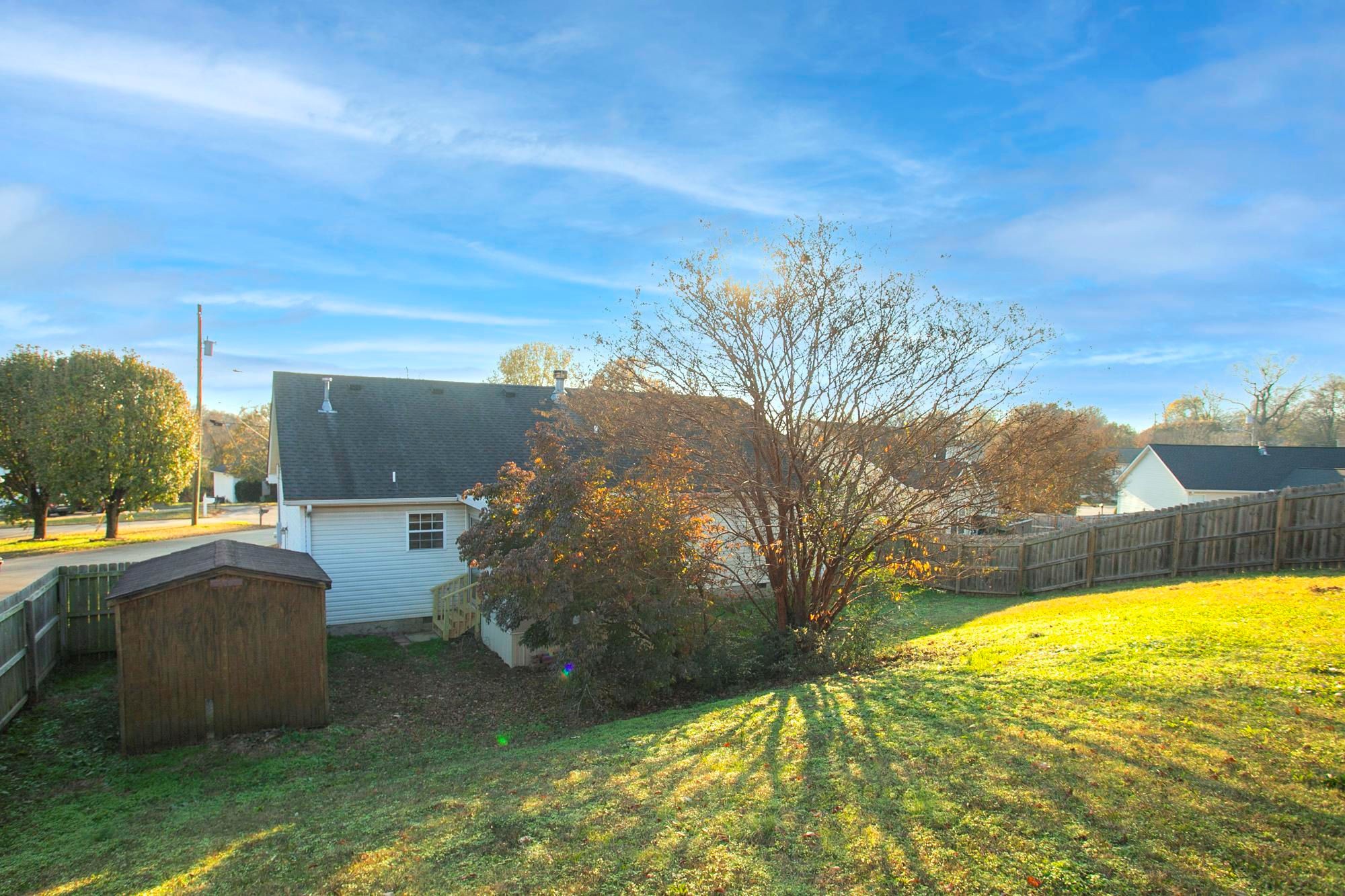 909 Avery Green Ct Property Photo 33