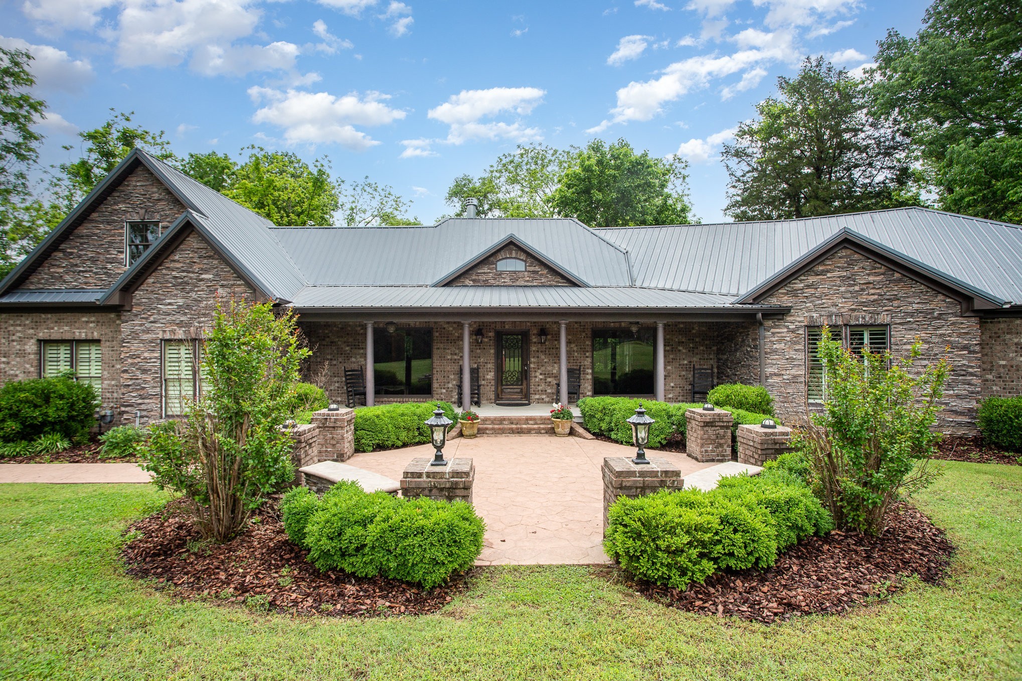 884 Pinnacle Hill Rd Property Photo 1