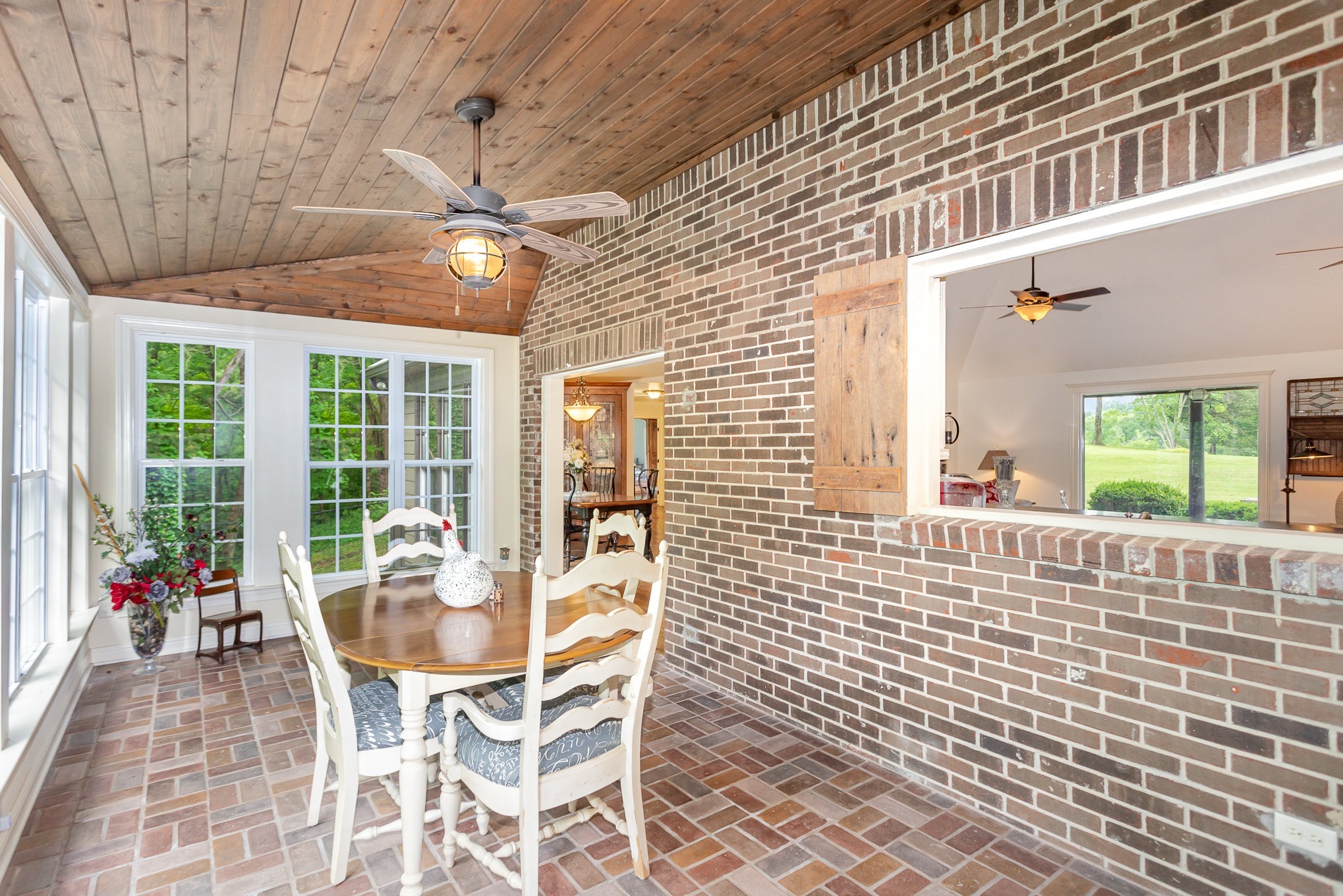 884 Pinnacle Hill Rd Property Photo 18