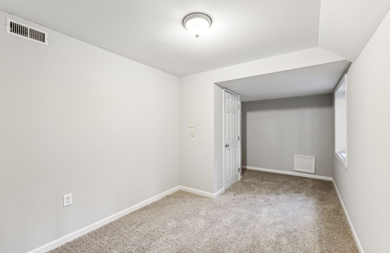 50 Greenwood Rd Property Photo 22